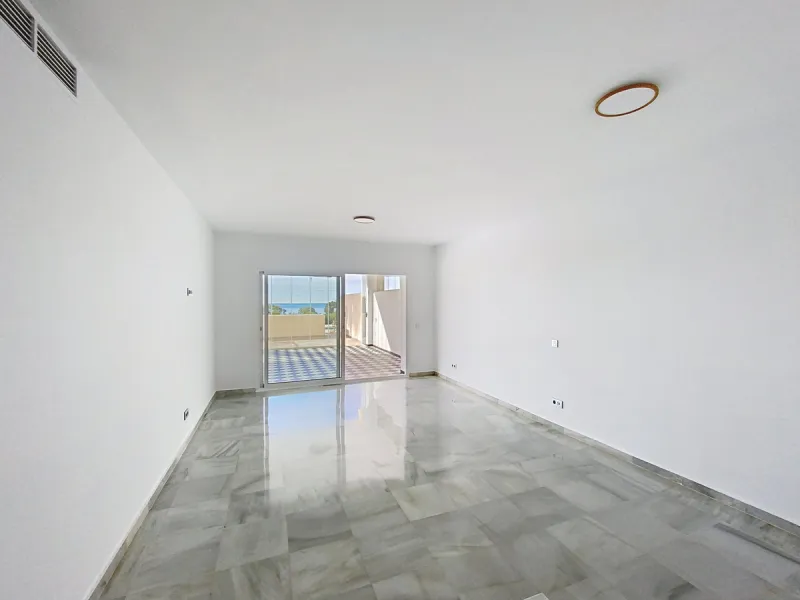 Apartment - Middle Floor Apartment в продаже в Estepona, Málaga. В доме 2 спален и 2 ванных комнат. Площадь дома 95 м²