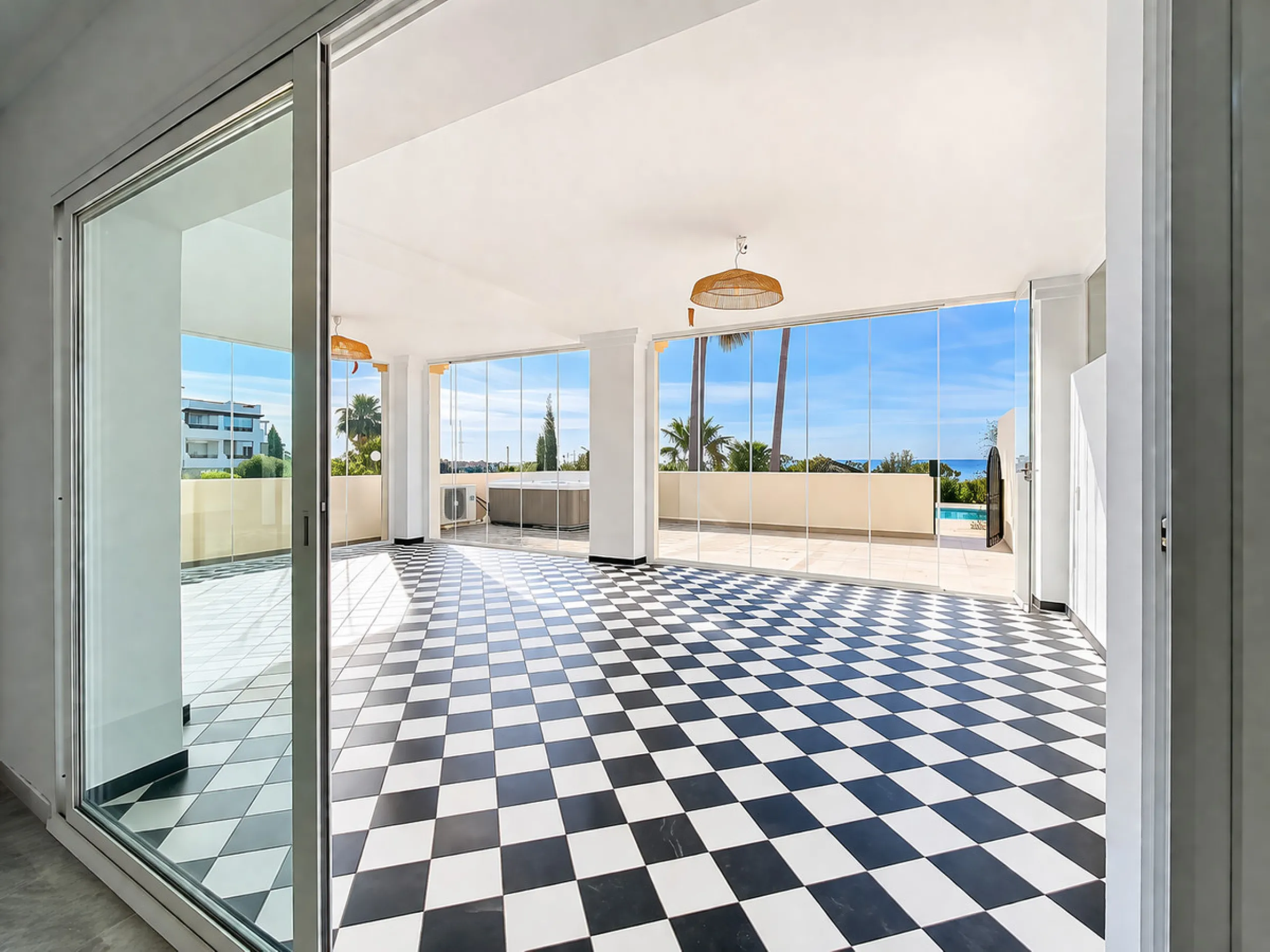 Apartment - Middle Floor Apartment в продаже в Estepona, Málaga. В доме 2 спален и 2 ванных комнат. Площадь дома 95 м²