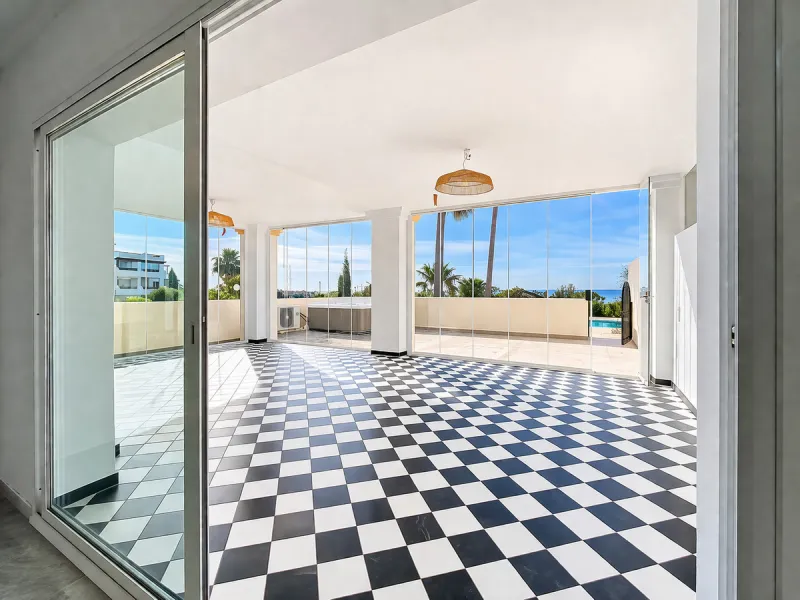 Apartment - Middle Floor Apartment в продаже в Estepona, Málaga. В доме 2 спален и 2 ванных комнат. Площадь дома 95 м²