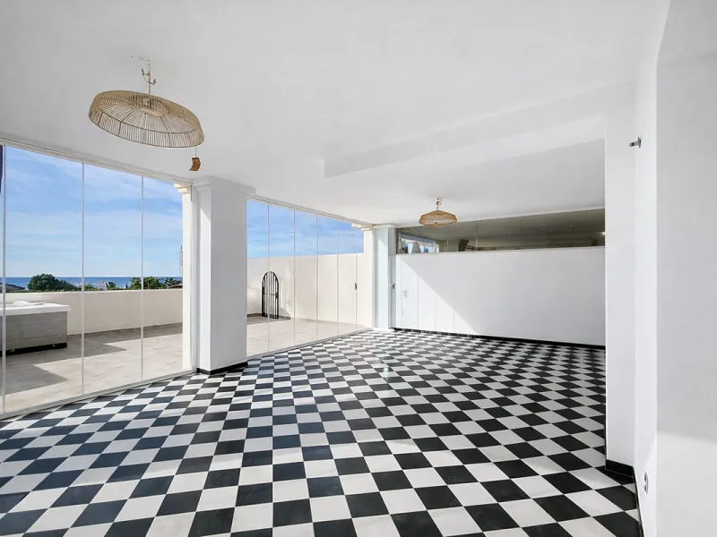 Apartment - Middle Floor Apartment в продаже в Estepona, Málaga. В доме 2 спален и 2 ванных комнат. Площадь дома 95 м²
