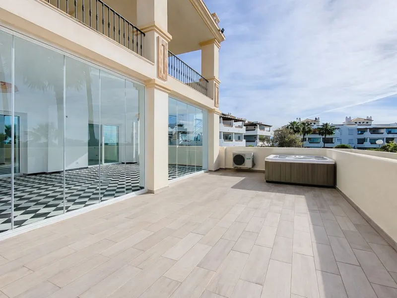 Apartment - Middle Floor Apartment в продаже в Estepona, Málaga. В доме 2 спален и 2 ванных комнат. Площадь дома 95 м²