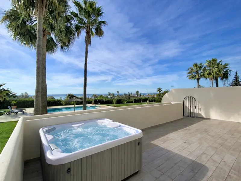 Apartment - Middle Floor Apartment в продаже в Estepona, Málaga. В доме 2 спален и 2 ванных комнат. Площадь дома 95 м²