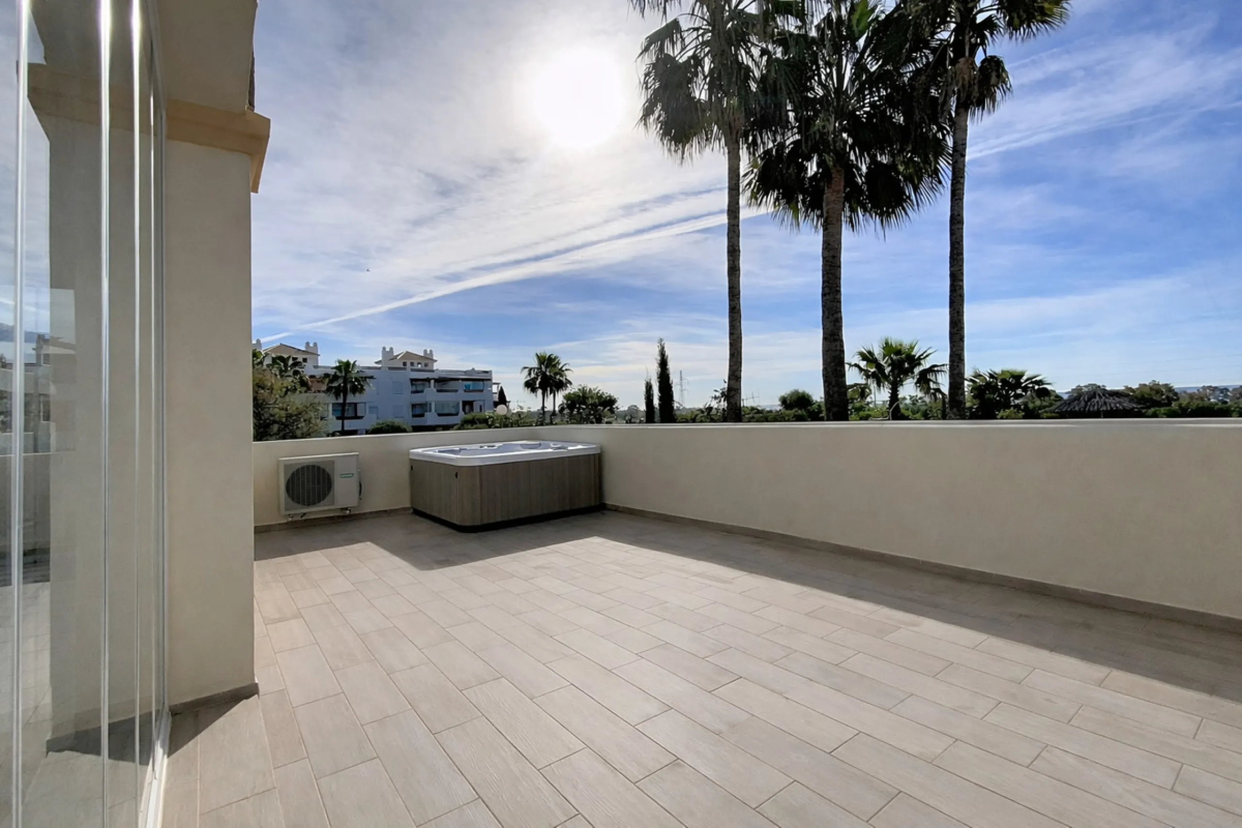 Apartment - Middle Floor Apartment в продаже в Estepona, Málaga. В доме 2 спален и 2 ванных комнат. Площадь дома 95 м²