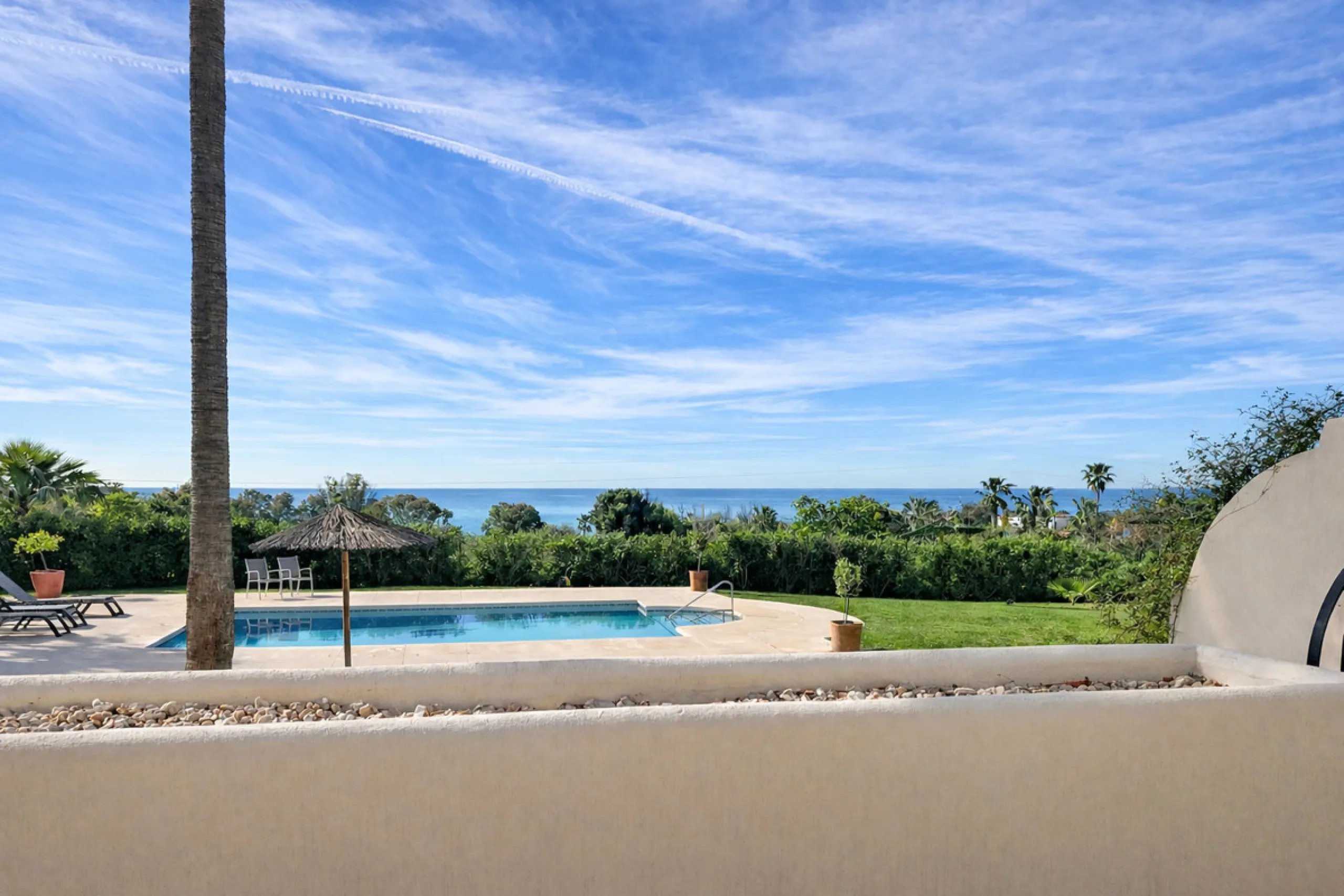 Apartment - Middle Floor Apartment в продаже в Estepona, Málaga. В доме 2 спален и 2 ванных комнат. Площадь дома 95 м²