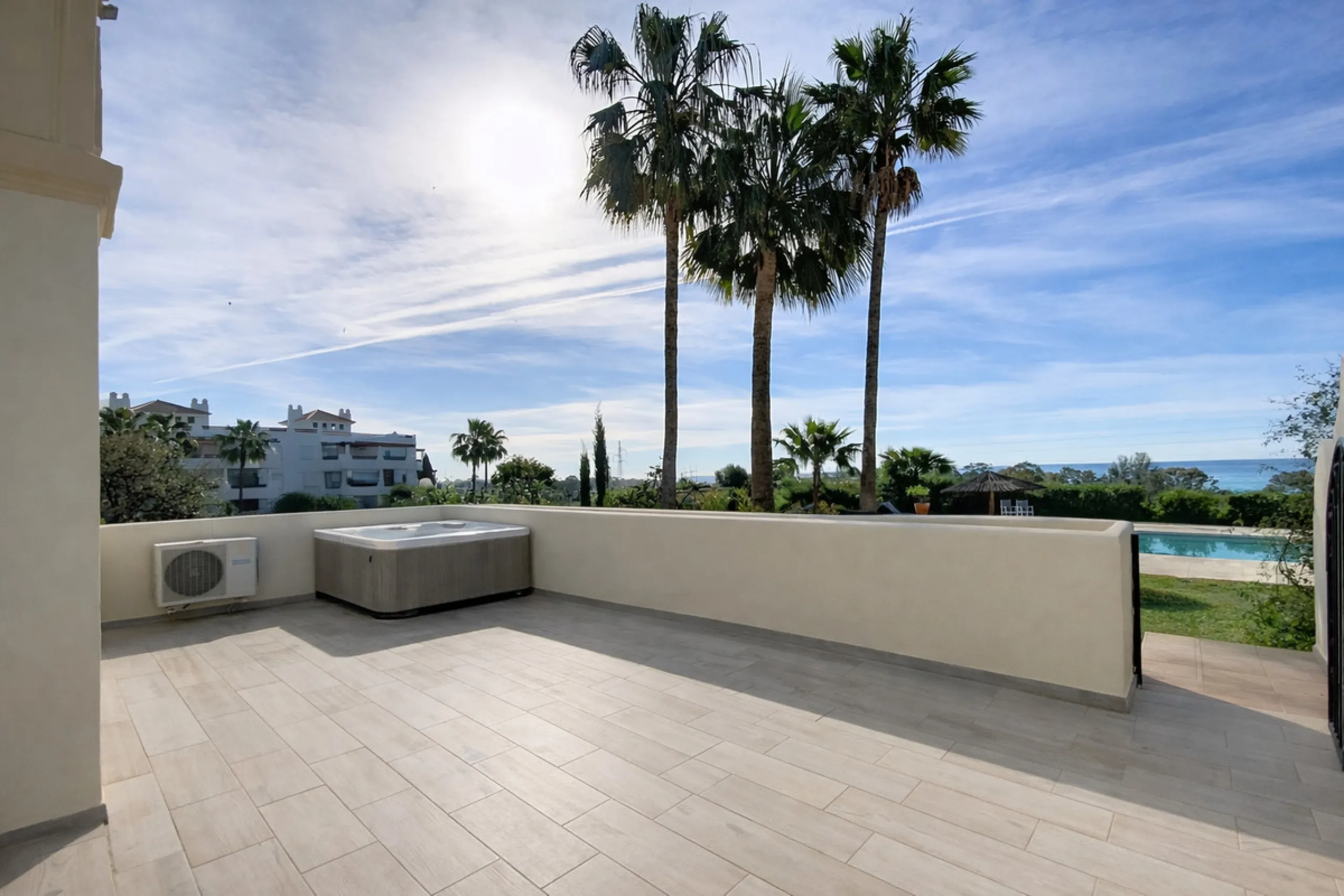Apartment - Middle Floor Apartment в продаже в Estepona, Málaga. В доме 2 спален и 2 ванных комнат. Площадь дома 95 м²