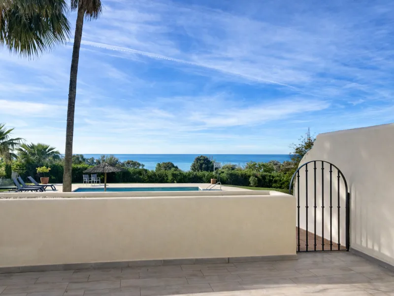 Apartment - Middle Floor Apartment в продаже в Estepona, Málaga. В доме 2 спален и 2 ванных комнат. Площадь дома 95 м²
