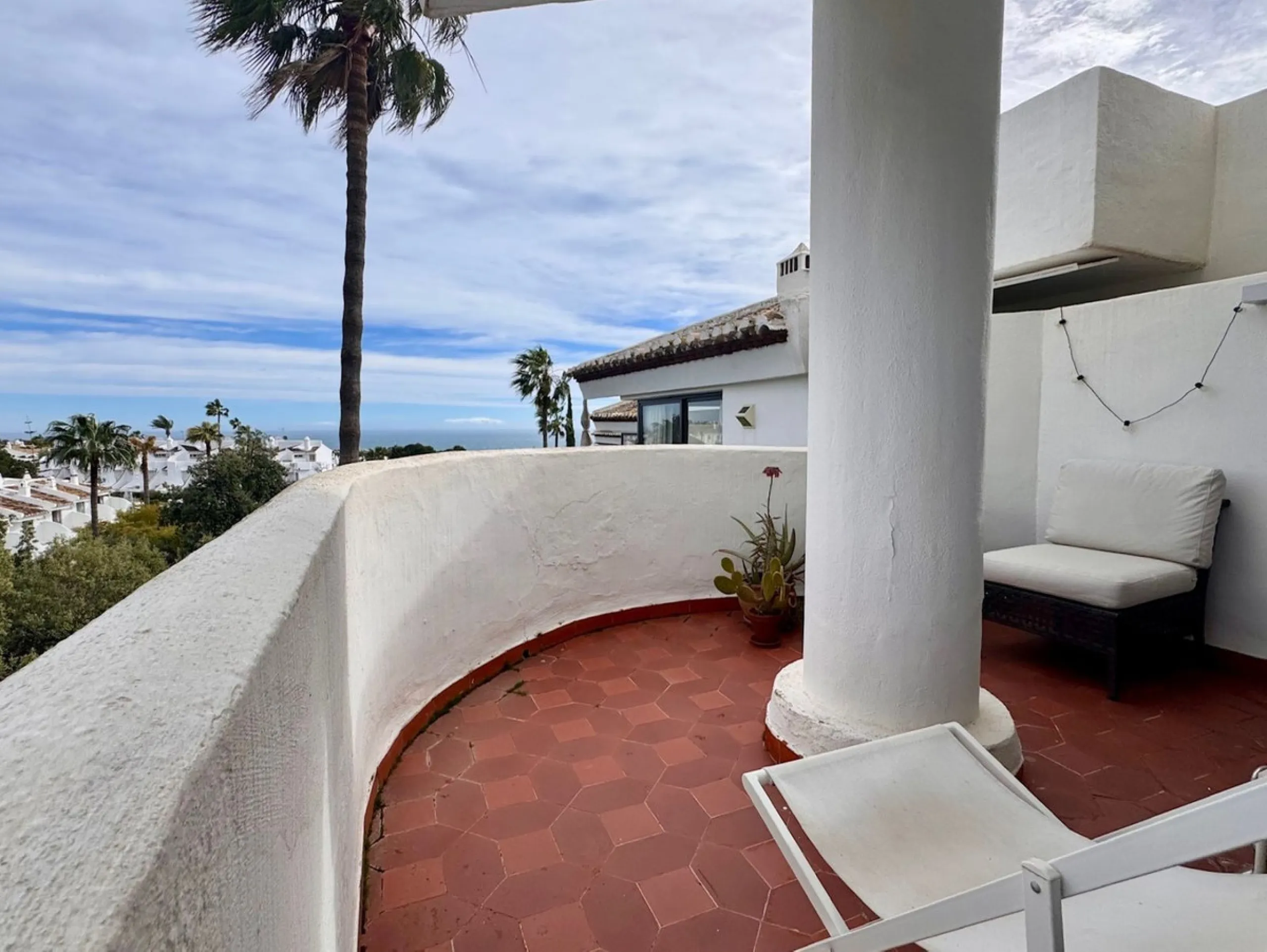 Apartment - Top Floor Apartment в продаже в Mijas, Málaga. В доме 2 спален и 1 ванных комнат. Площадь дома 82 м²