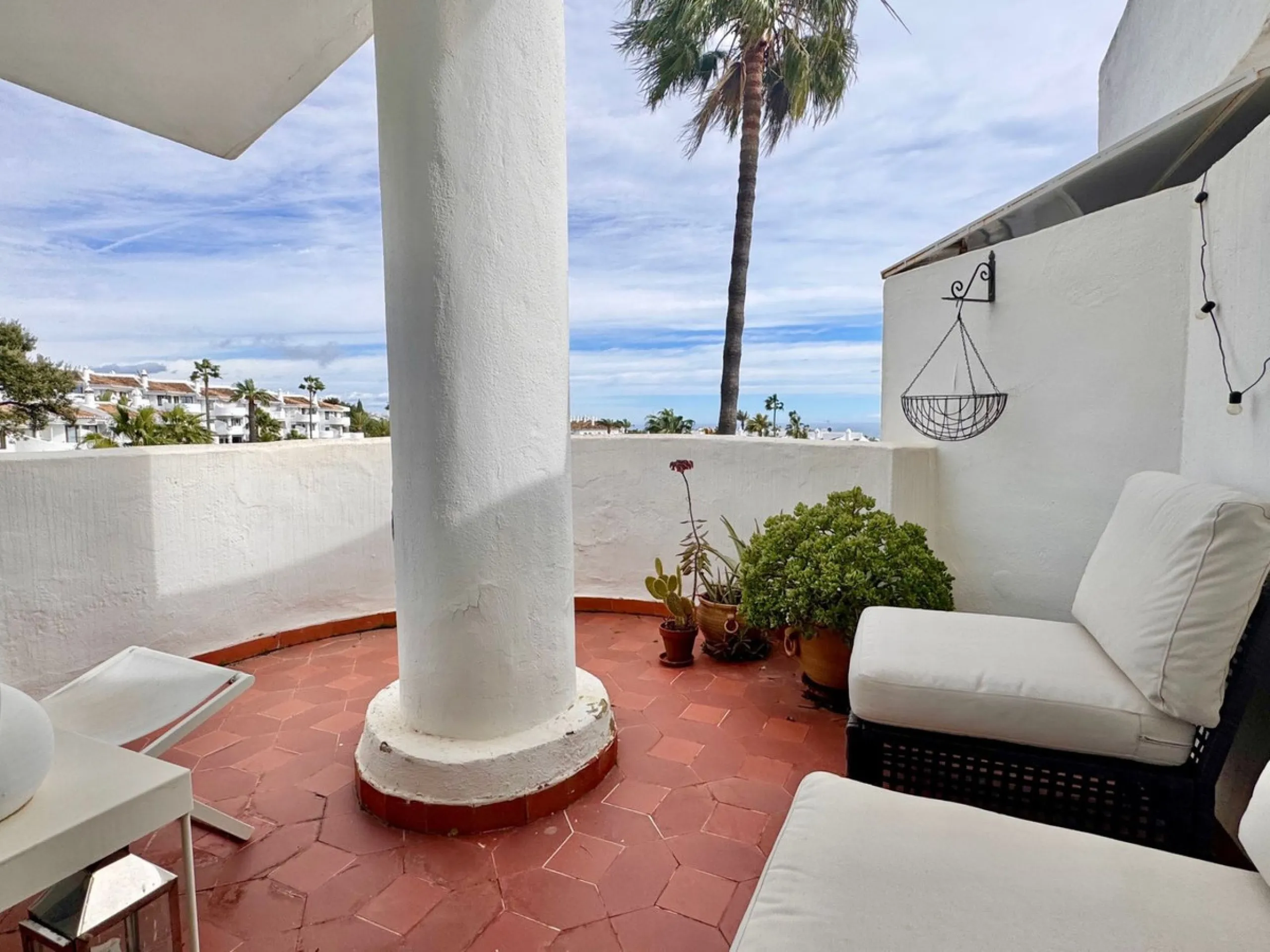 Apartment - Top Floor Apartment в продаже в Mijas, Málaga. В доме 2 спален и 1 ванных комнат. Площадь дома 82 м²