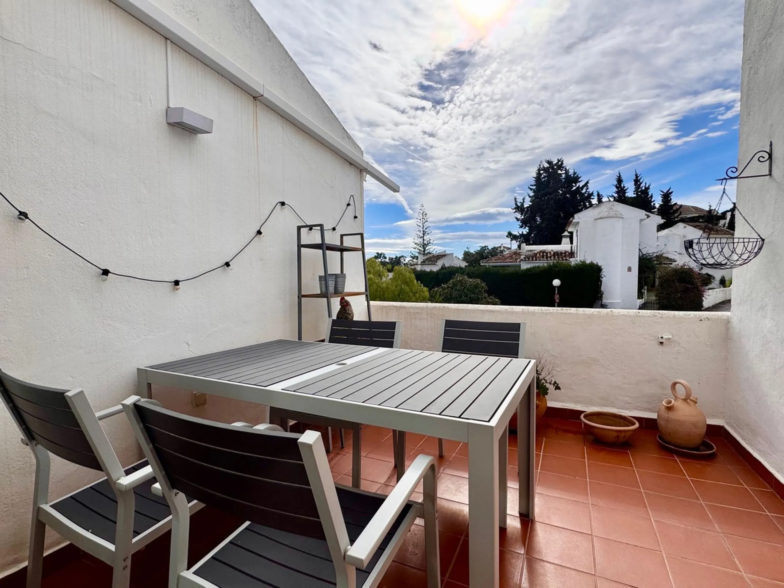 Apartment - Top Floor Apartment в продаже в Mijas, Málaga. В доме 2 спален и 1 ванных комнат. Площадь дома 82 м²