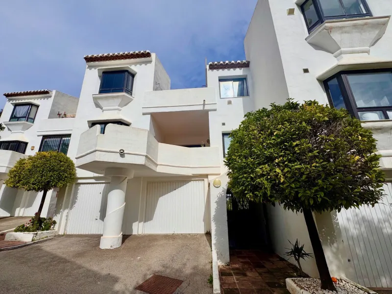 Apartment - Top Floor Apartment в продаже в Mijas, Málaga. В доме 2 спален и 1 ванных комнат. Площадь дома 82 м²