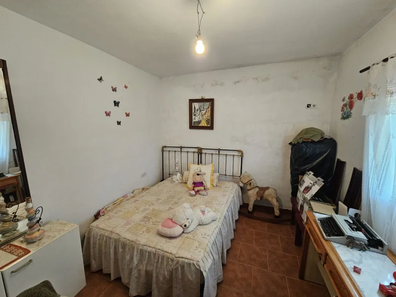 ***Special listing *** Do you dream to live off grid on the costa del sol, close to the sea, but in the mountains? This property is located in the mouth of el canuto, a beautiful nature reserve in casares malaga, very good for hiking, climbing, bird watch