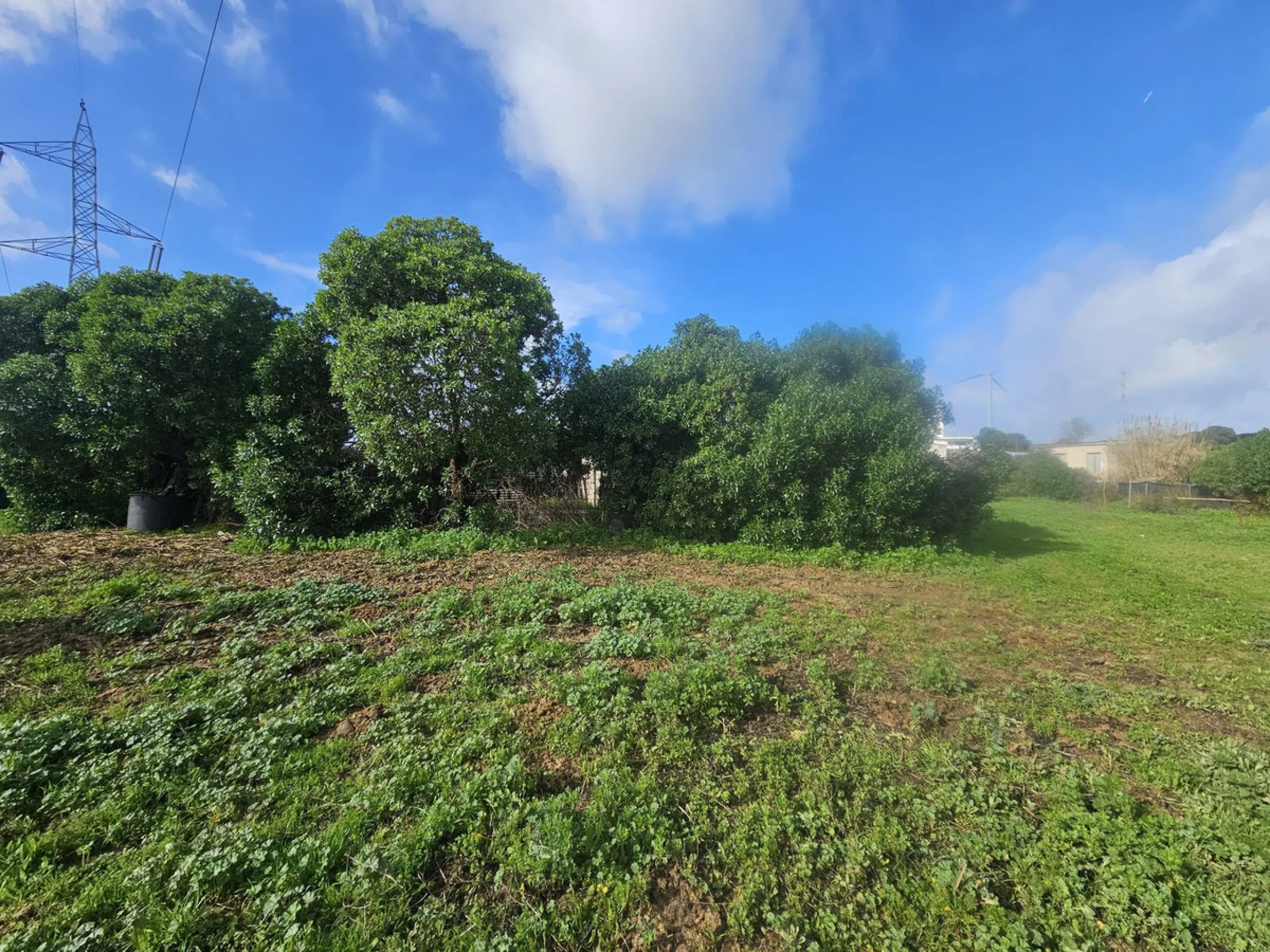 ***Special listing *** Do you dream to live off grid on the costa del sol, close to the sea, but in the mountains? This property is located in the mouth of el canuto, a beautiful nature reserve in casares malaga, very good for hiking, climbing, bird watch