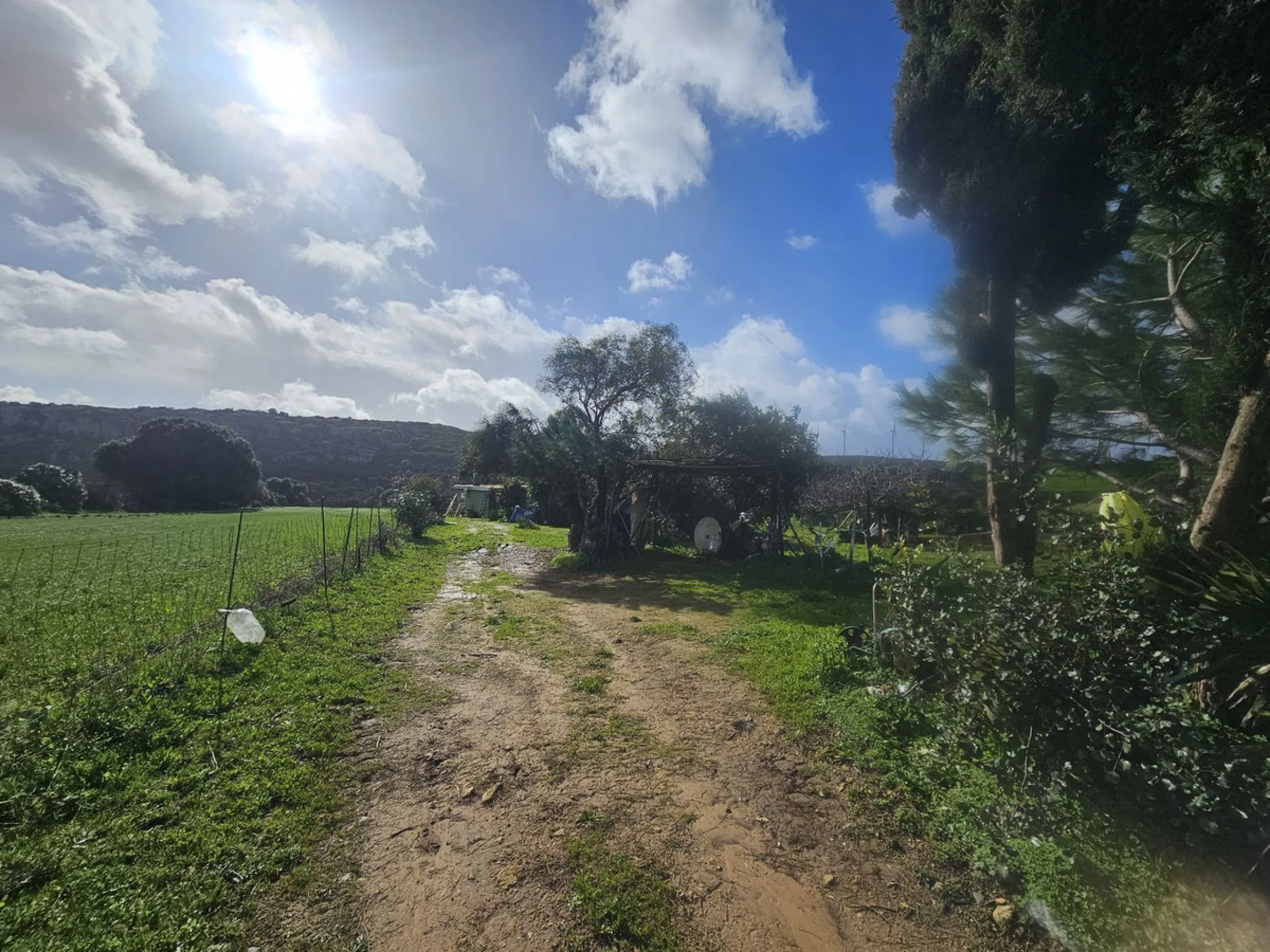 ***Special listing *** Do you dream to live off grid on the costa del sol, close to the sea, but in the mountains? This property is located in the mouth of el canuto, a beautiful nature reserve in casares malaga, very good for hiking, climbing, bird watch