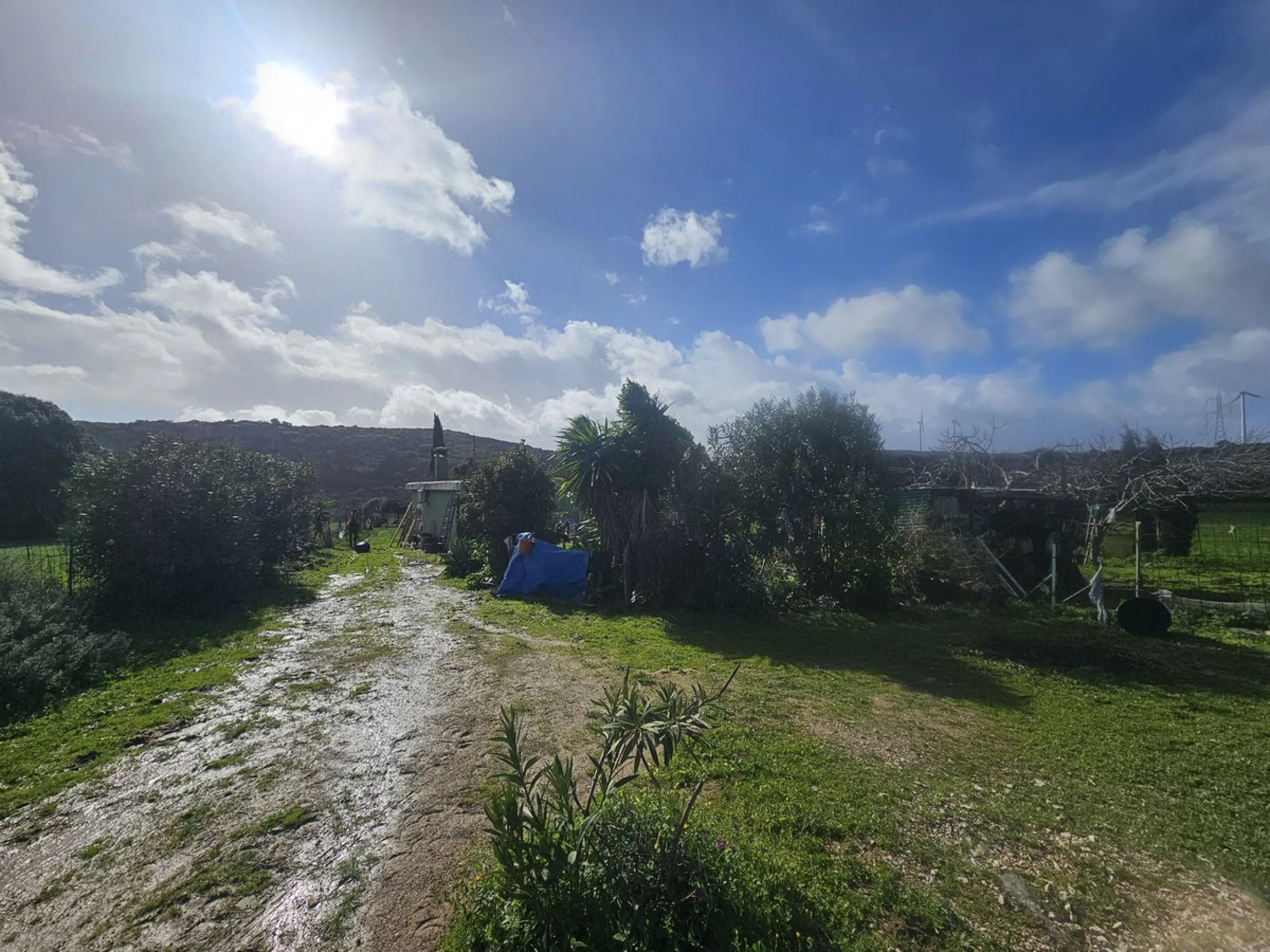 ***Special listing *** Do you dream to live off grid on the costa del sol, close to the sea, but in the mountains? This property is located in the mouth of el canuto, a beautiful nature reserve in casares malaga, very good for hiking, climbing, bird watch