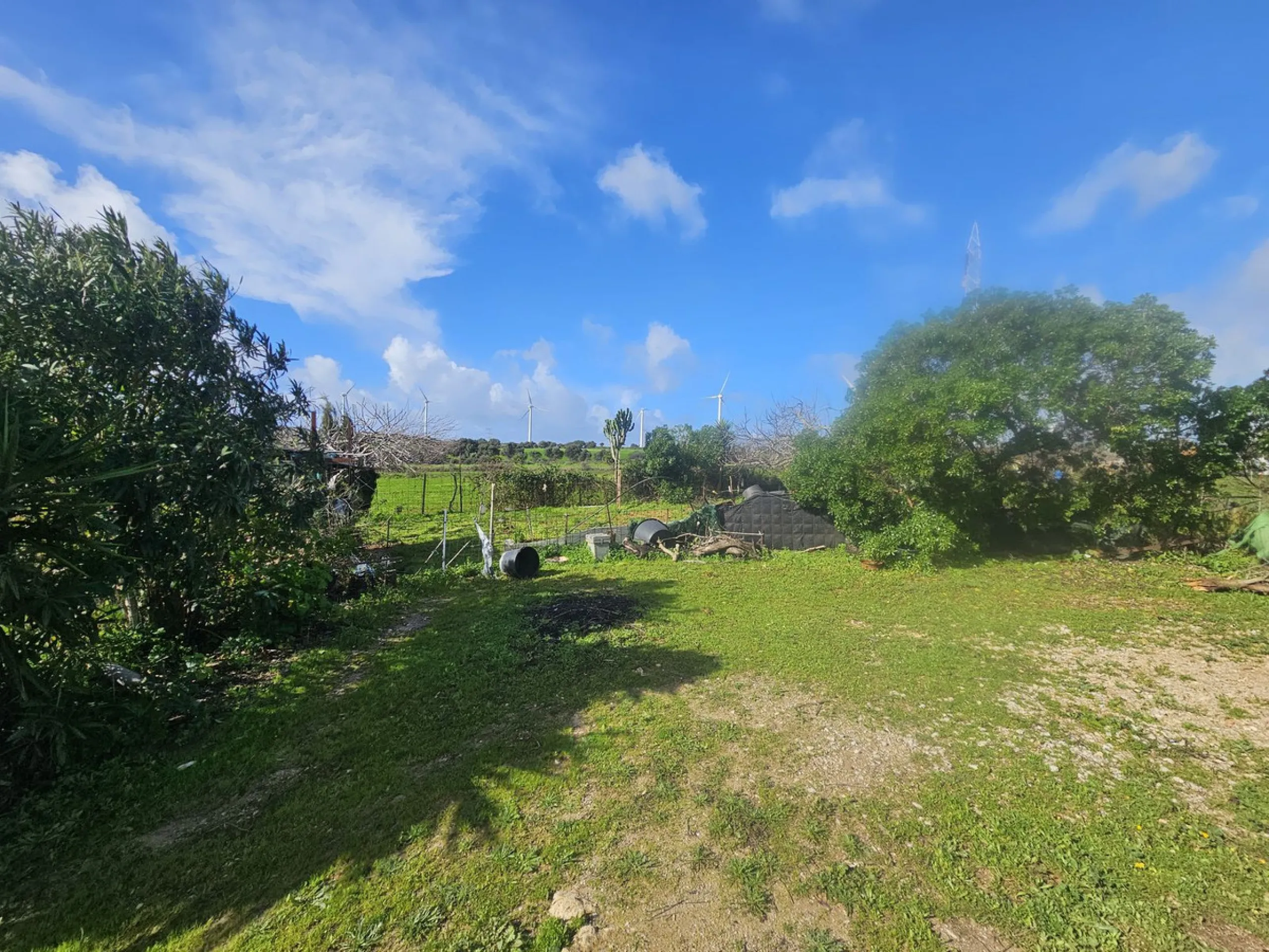***Special listing *** Do you dream to live off grid on the costa del sol, close to the sea, but in the mountains? This property is located in the mouth of el canuto, a beautiful nature reserve in casares malaga, very good for hiking, climbing, bird watch