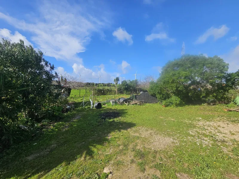 ***Special listing *** Do you dream to live off grid on the costa del sol, close to the sea, but in the mountains? This property is located in the mouth of el canuto, a beautiful nature reserve in casares malaga, very good for hiking, climbing, bird watch