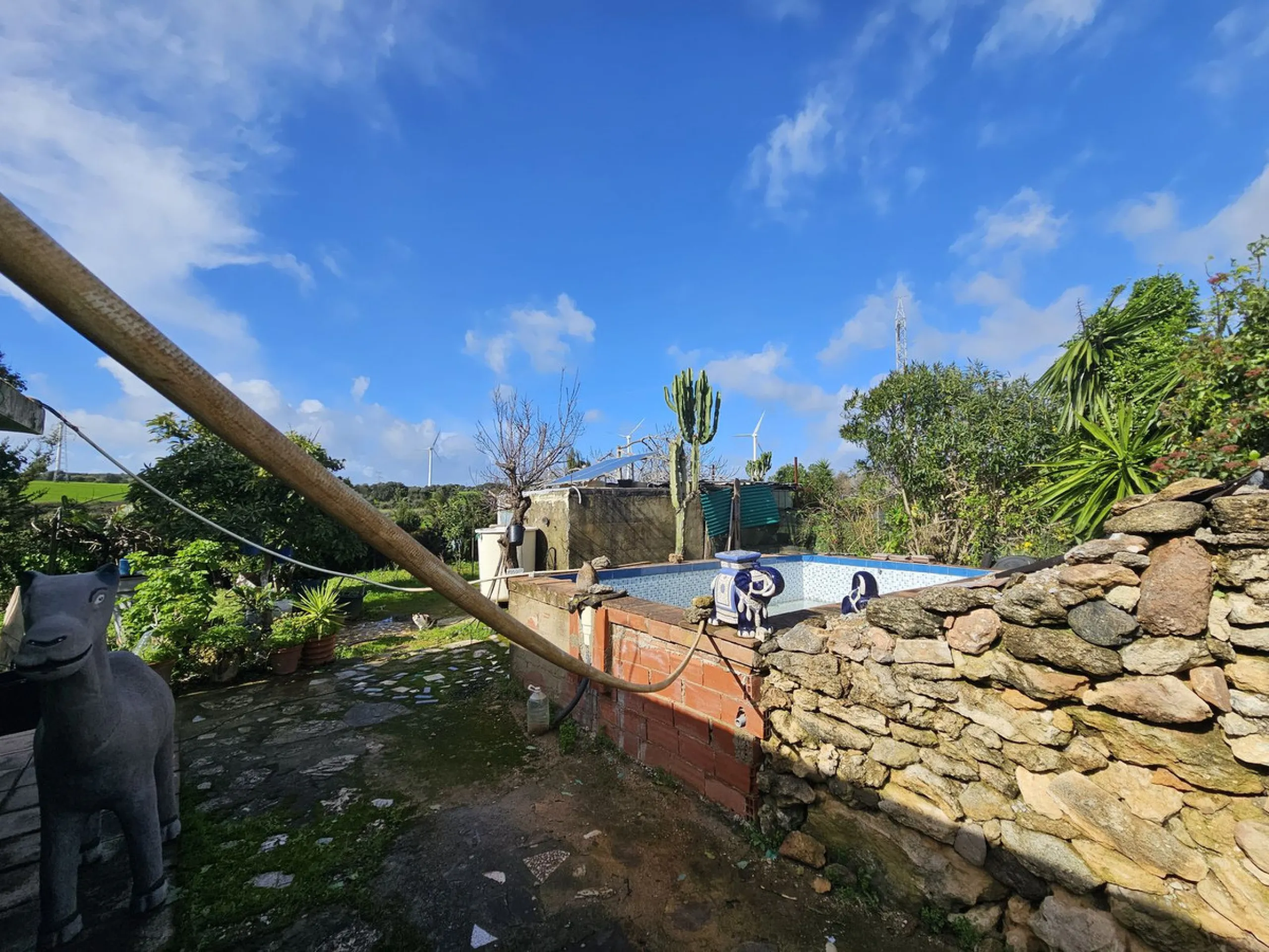 ***Special listing *** Do you dream to live off grid on the costa del sol, close to the sea, but in the mountains? This property is located in the mouth of el canuto, a beautiful nature reserve in casares malaga, very good for hiking, climbing, bird watch
