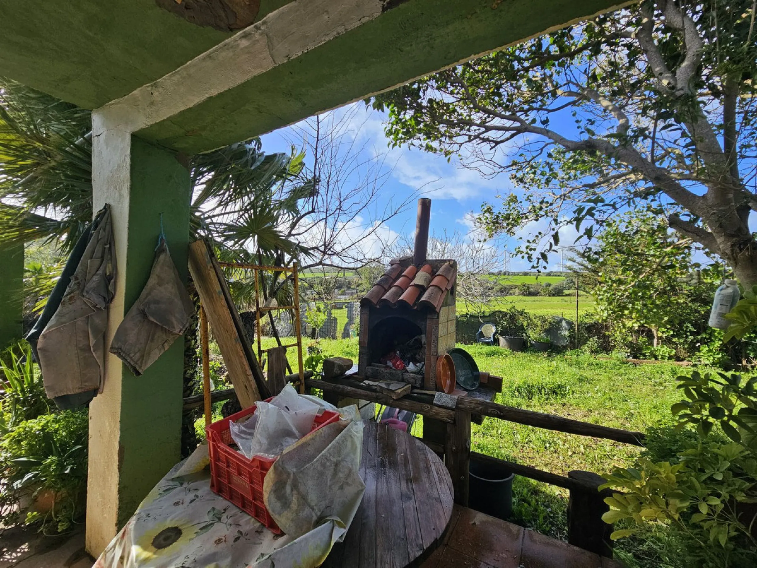 ***Special listing *** Do you dream to live off grid on the costa del sol, close to the sea, but in the mountains? This property is located in the mouth of el canuto, a beautiful nature reserve in casares malaga, very good for hiking, climbing, bird watch