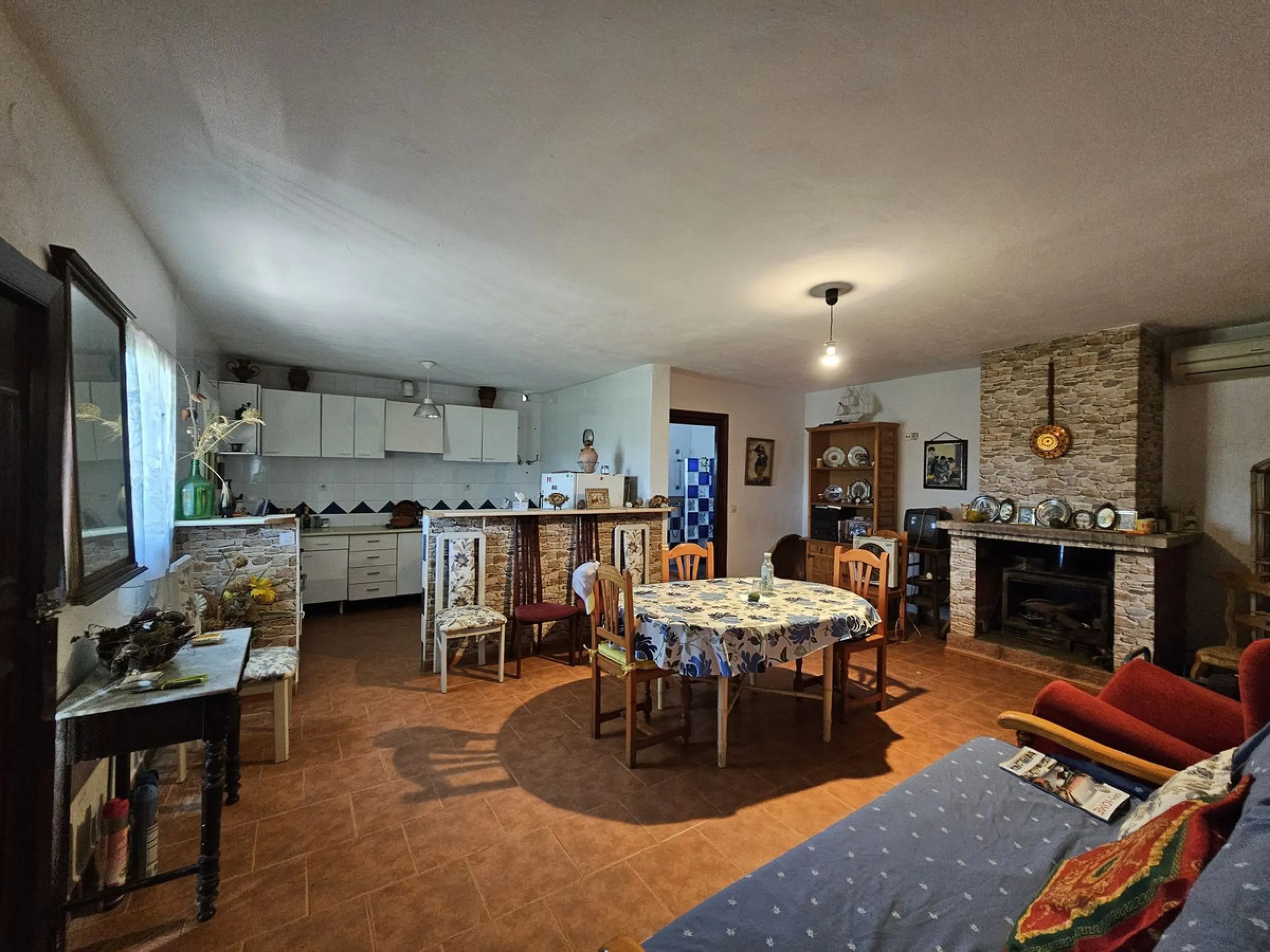 ***Special listing *** Do you dream to live off grid on the costa del sol, close to the sea, but in the mountains? This property is located in the mouth of el canuto, a beautiful nature reserve in casares malaga, very good for hiking, climbing, bird watch