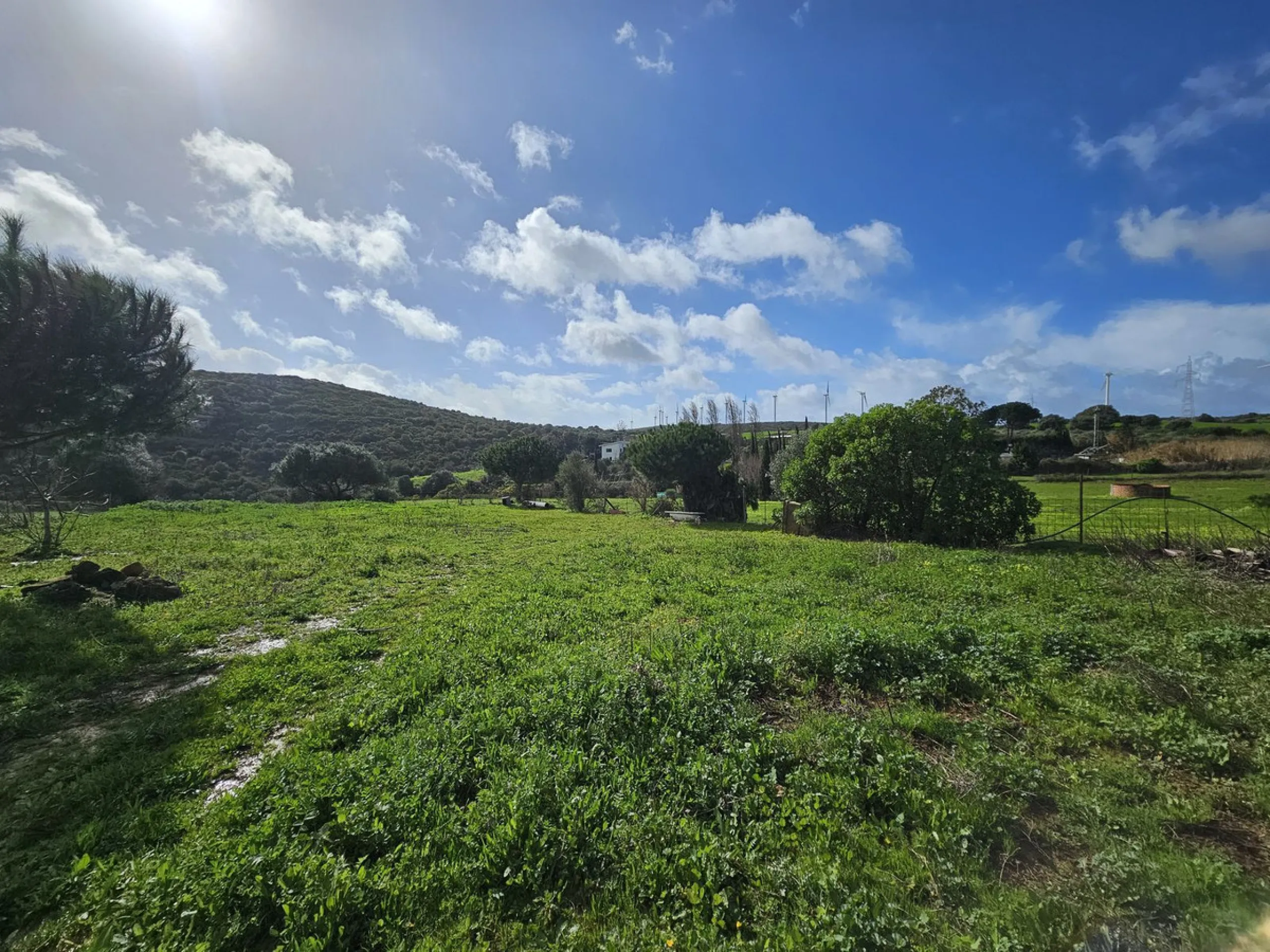 ***Special listing *** Do you dream to live off grid on the costa del sol, close to the sea, but in the mountains? This property is located in the mouth of el canuto, a beautiful nature reserve in casares malaga, very good for hiking, climbing, bird watch