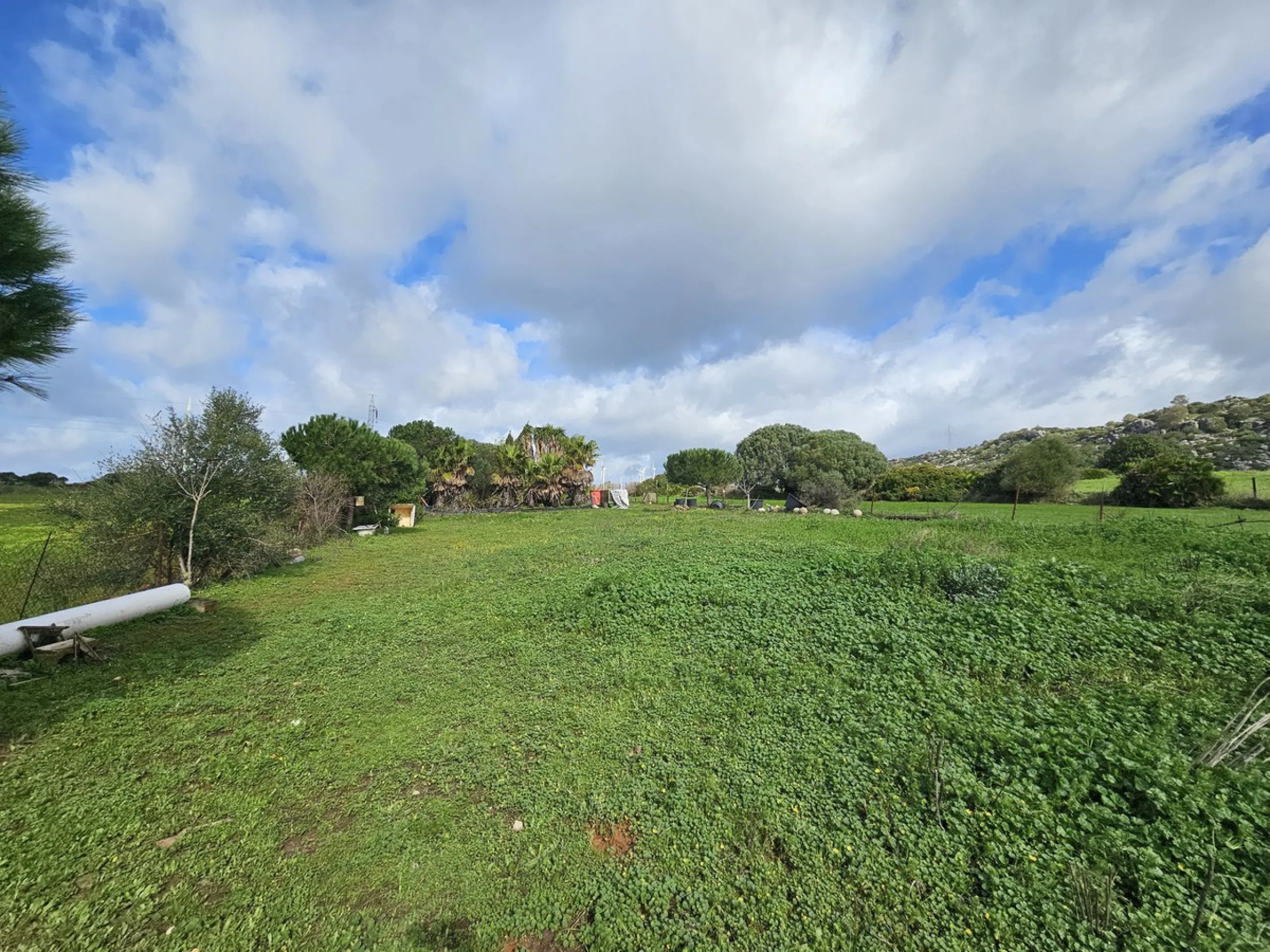 ***Special listing *** Do you dream to live off grid on the costa del sol, close to the sea, but in the mountains? This property is located in the mouth of el canuto, a beautiful nature reserve in casares malaga, very good for hiking, climbing, bird watch