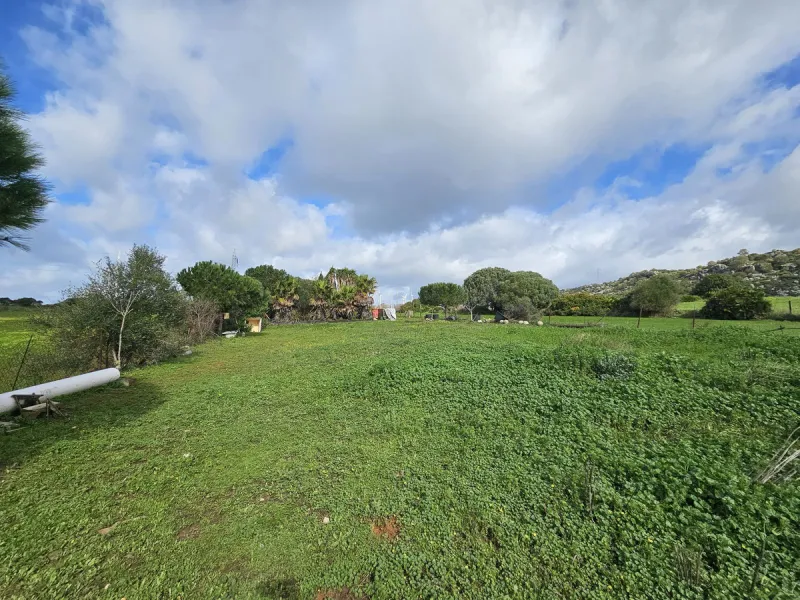 ***Special listing *** Do you dream to live off grid on the costa del sol, close to the sea, but in the mountains? This property is located in the mouth of el canuto, a beautiful nature reserve in casares malaga, very good for hiking, climbing, bird watch