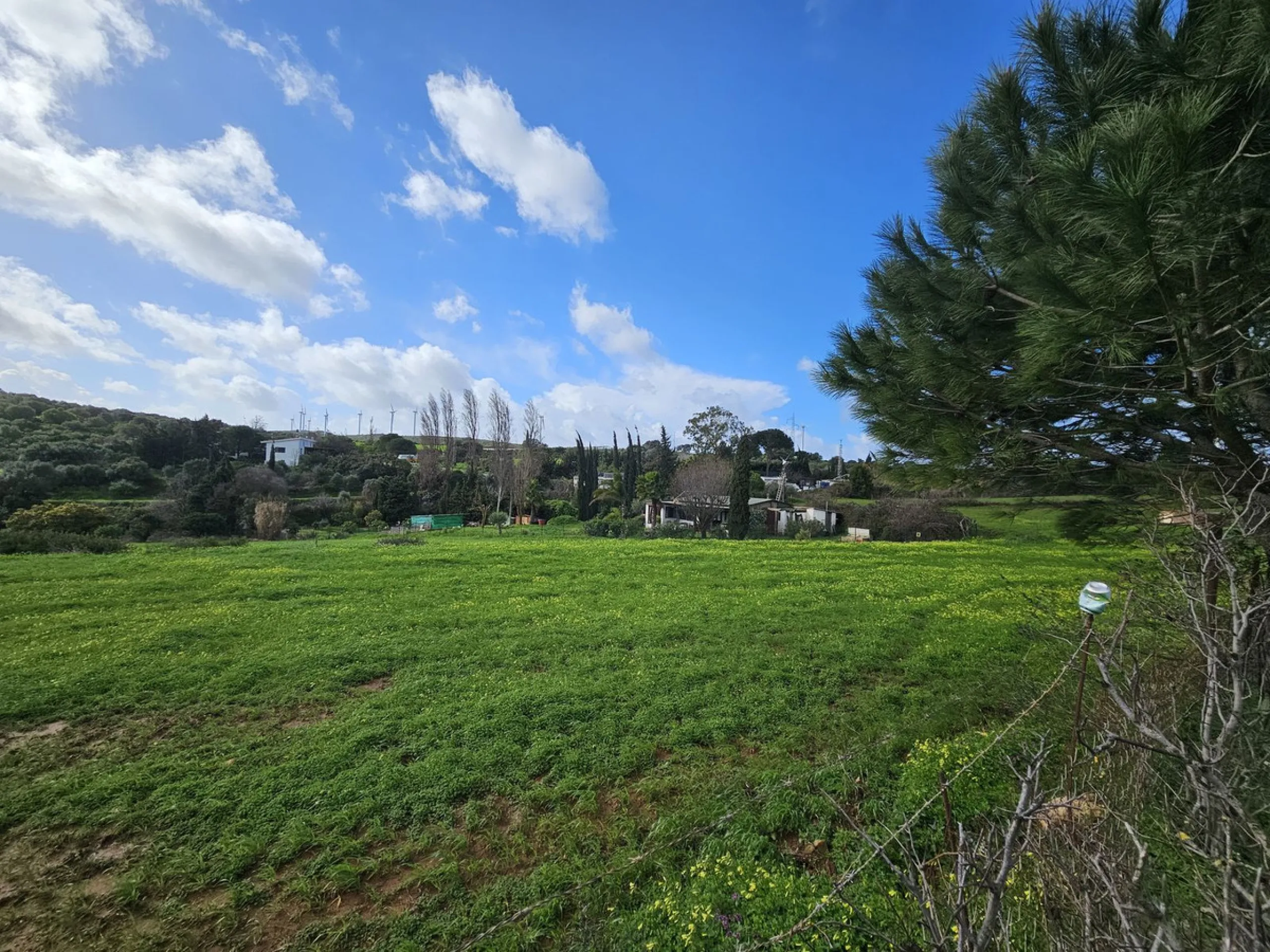 ***Special listing *** Do you dream to live off grid on the costa del sol, close to the sea, but in the mountains? This property is located in the mouth of el canuto, a beautiful nature reserve in casares malaga, very good for hiking, climbing, bird watch