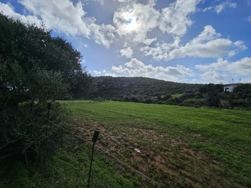 ***Special listing *** Do you dream to live off grid on the costa del sol, close to the sea, but in the mountains? This property is located in the mouth of el canuto, a beautiful nature reserve in casares malaga, very good for hiking, climbing, bird watch