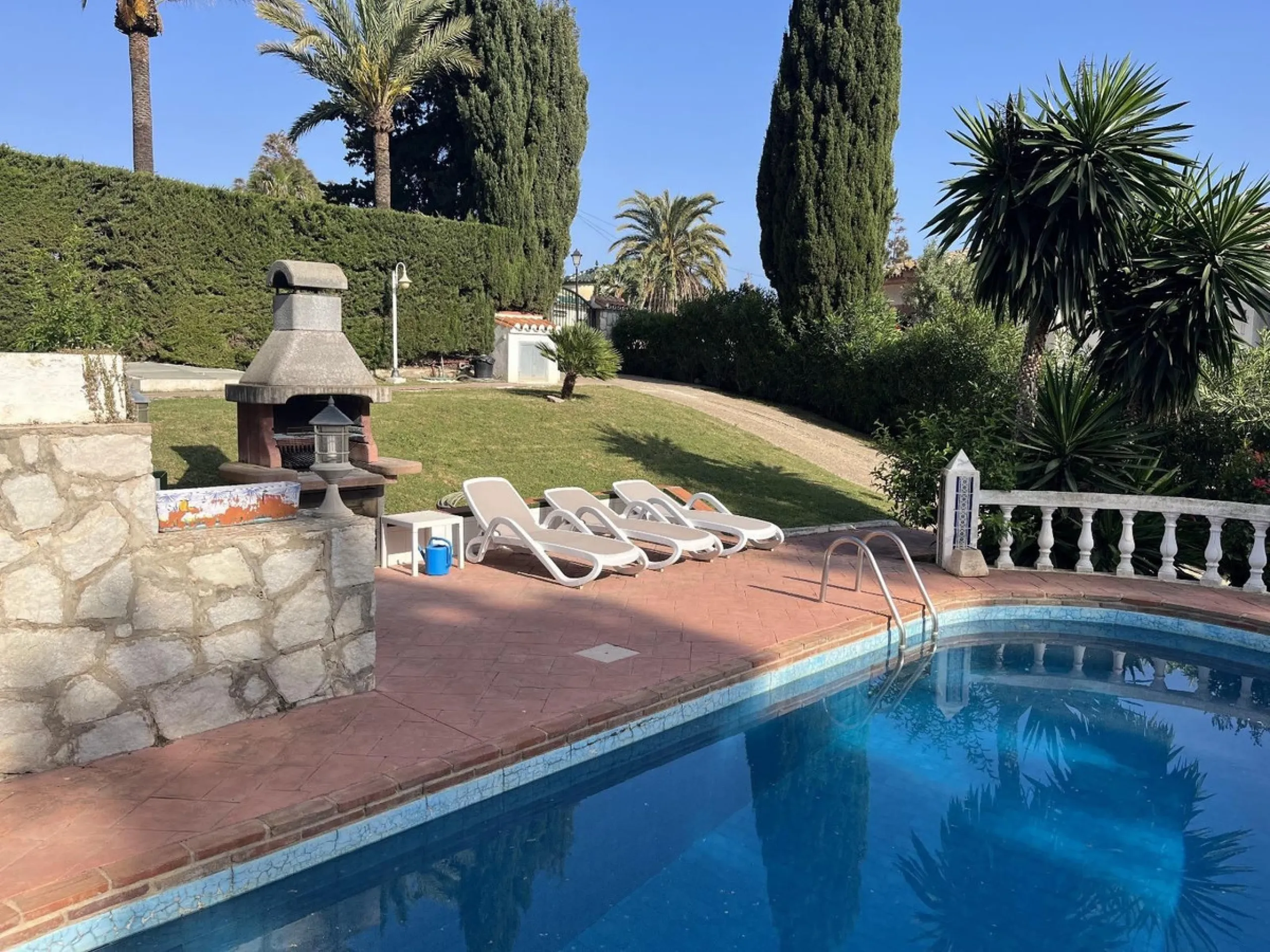 BRIGHT AND SPACIOUS VILLA WITH PRIVATE POOL, GARAGE AND MULTIPLE PARKING – EL CHAPARRAL, MIJAS COSTA