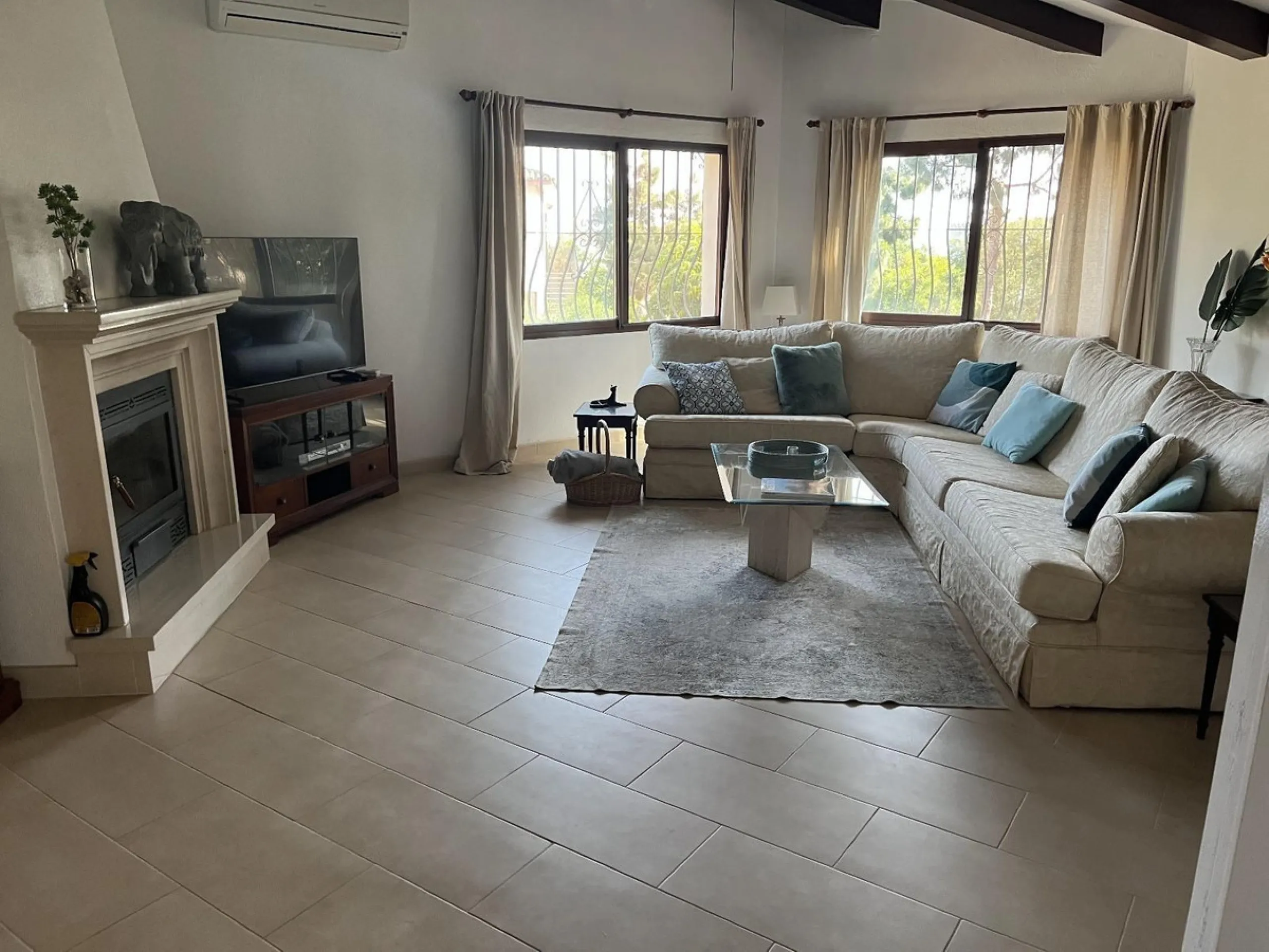 BRIGHT AND SPACIOUS VILLA WITH PRIVATE POOL, GARAGE AND MULTIPLE PARKING – EL CHAPARRAL, MIJAS COSTA