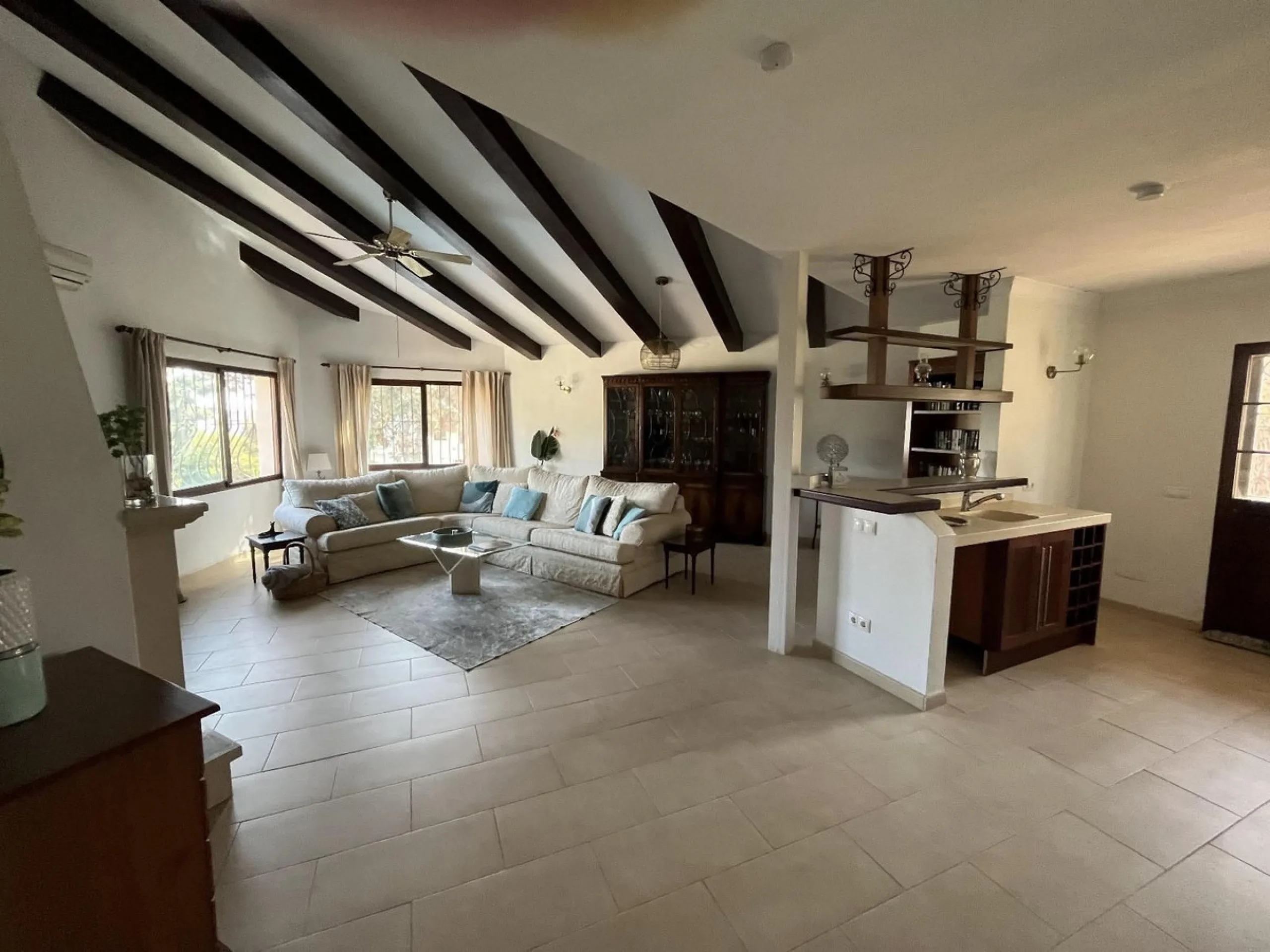 BRIGHT AND SPACIOUS VILLA WITH PRIVATE POOL, GARAGE AND MULTIPLE PARKING – EL CHAPARRAL, MIJAS COSTA