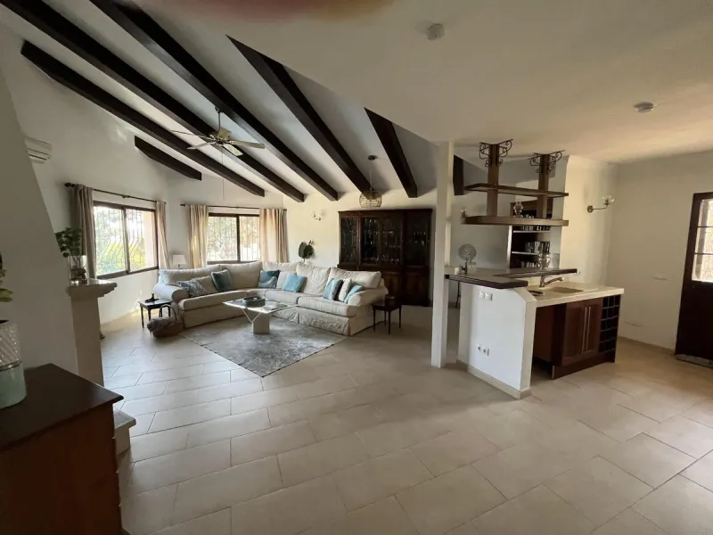 BRIGHT AND SPACIOUS VILLA WITH PRIVATE POOL, GARAGE AND MULTIPLE PARKING – EL CHAPARRAL, MIJAS COSTA