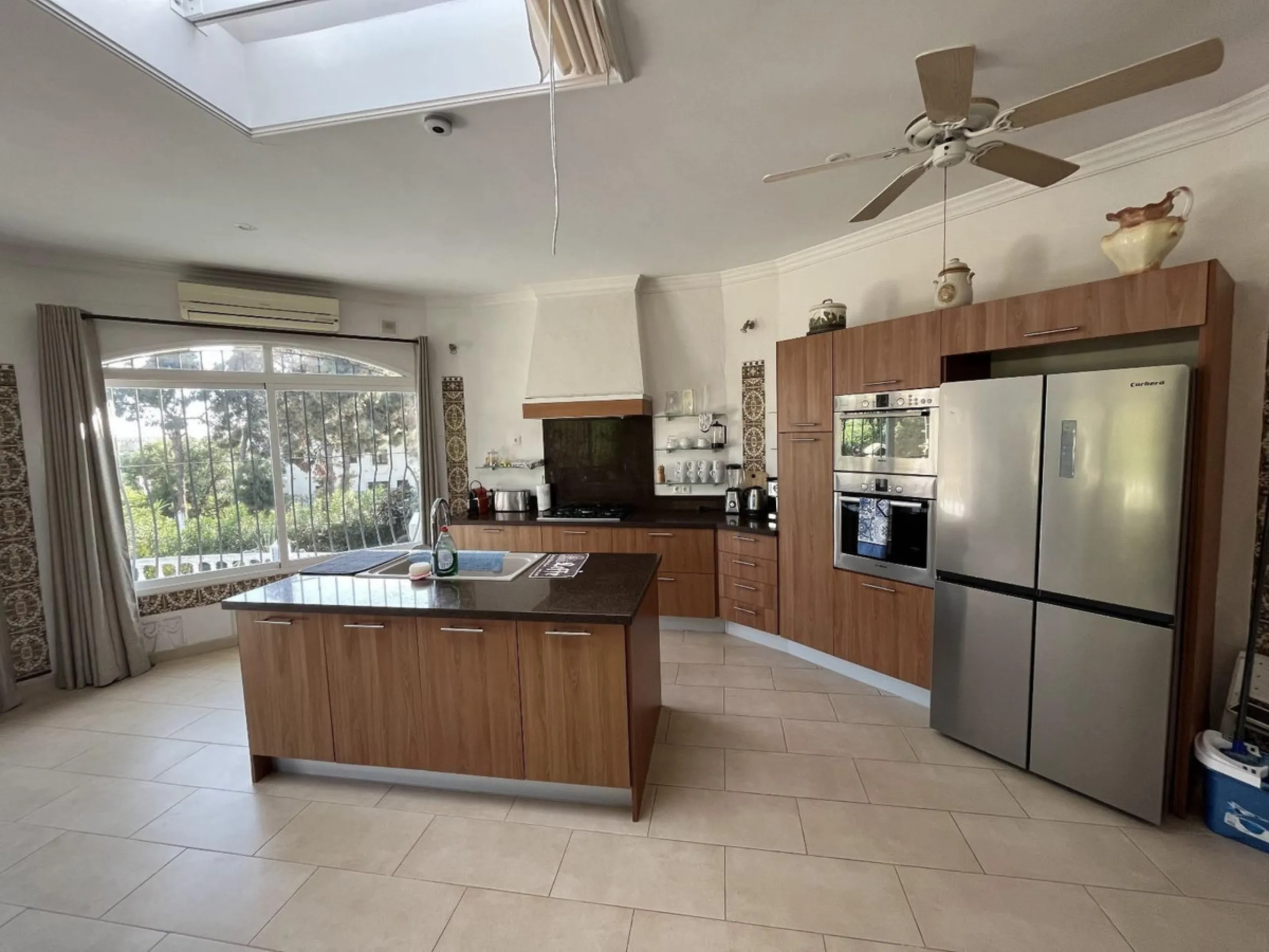 BRIGHT AND SPACIOUS VILLA WITH PRIVATE POOL, GARAGE AND MULTIPLE PARKING – EL CHAPARRAL, MIJAS COSTA