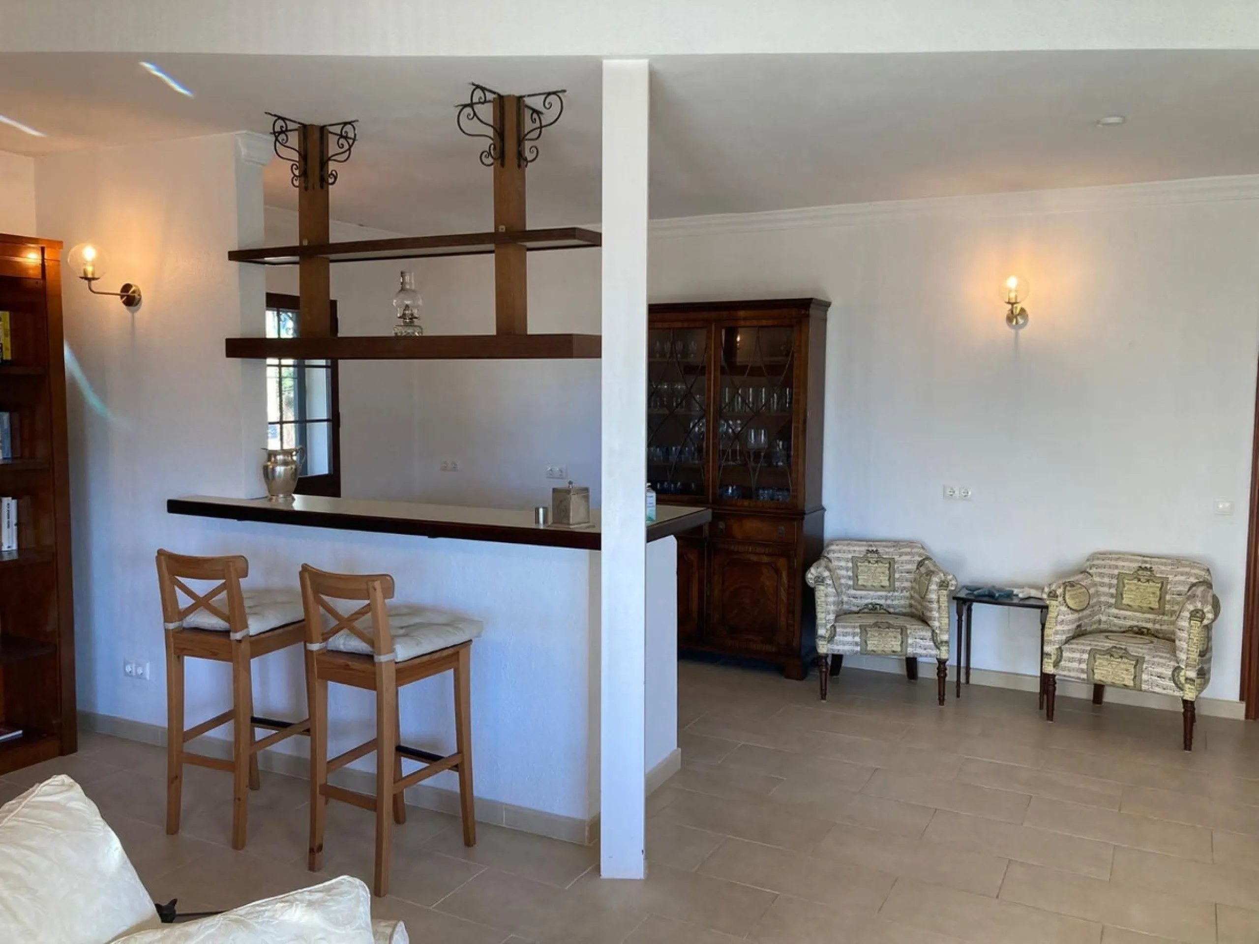BRIGHT AND SPACIOUS VILLA WITH PRIVATE POOL, GARAGE AND MULTIPLE PARKING – EL CHAPARRAL, MIJAS COSTA
