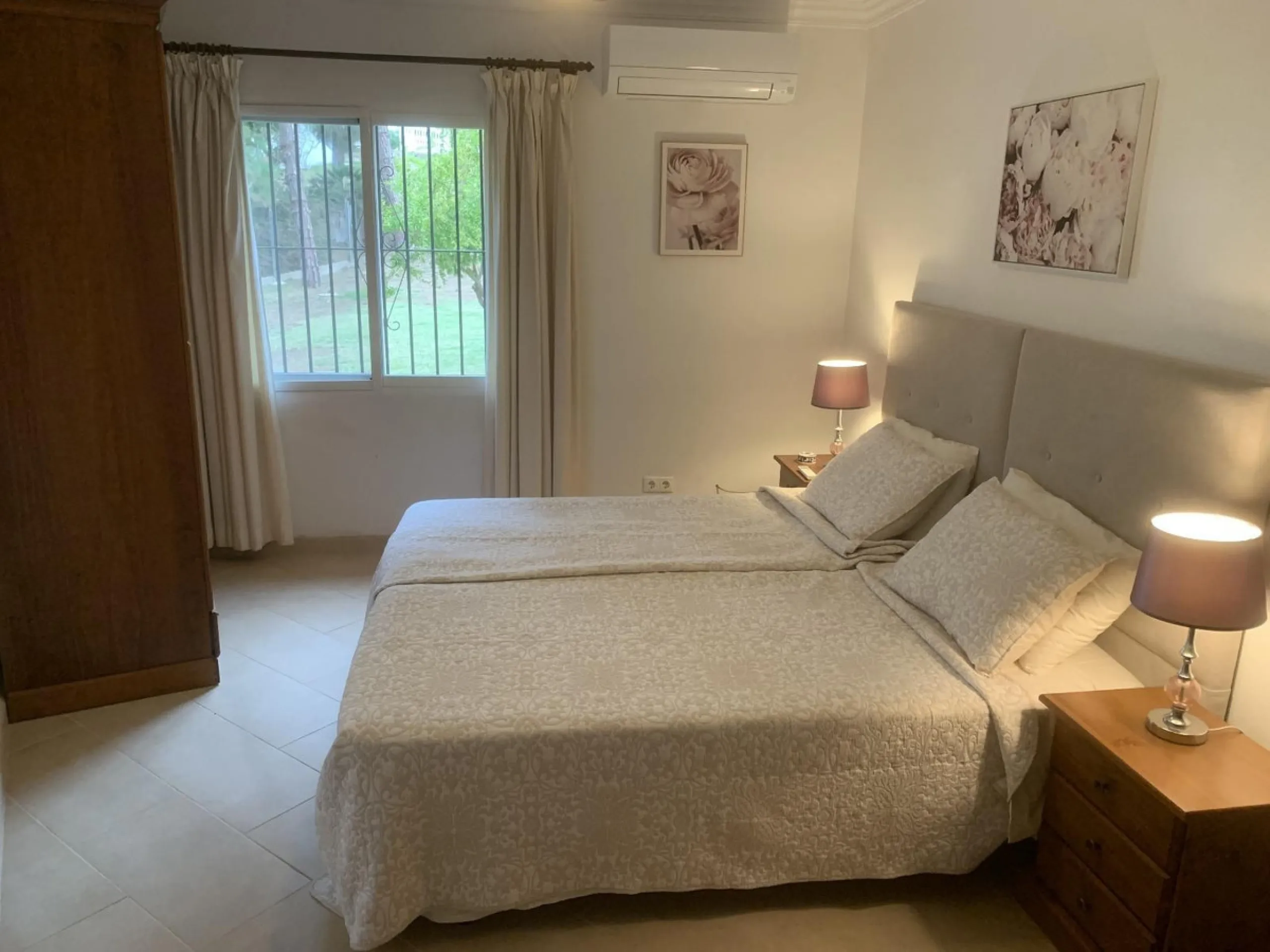 BRIGHT AND SPACIOUS VILLA WITH PRIVATE POOL, GARAGE AND MULTIPLE PARKING – EL CHAPARRAL, MIJAS COSTA