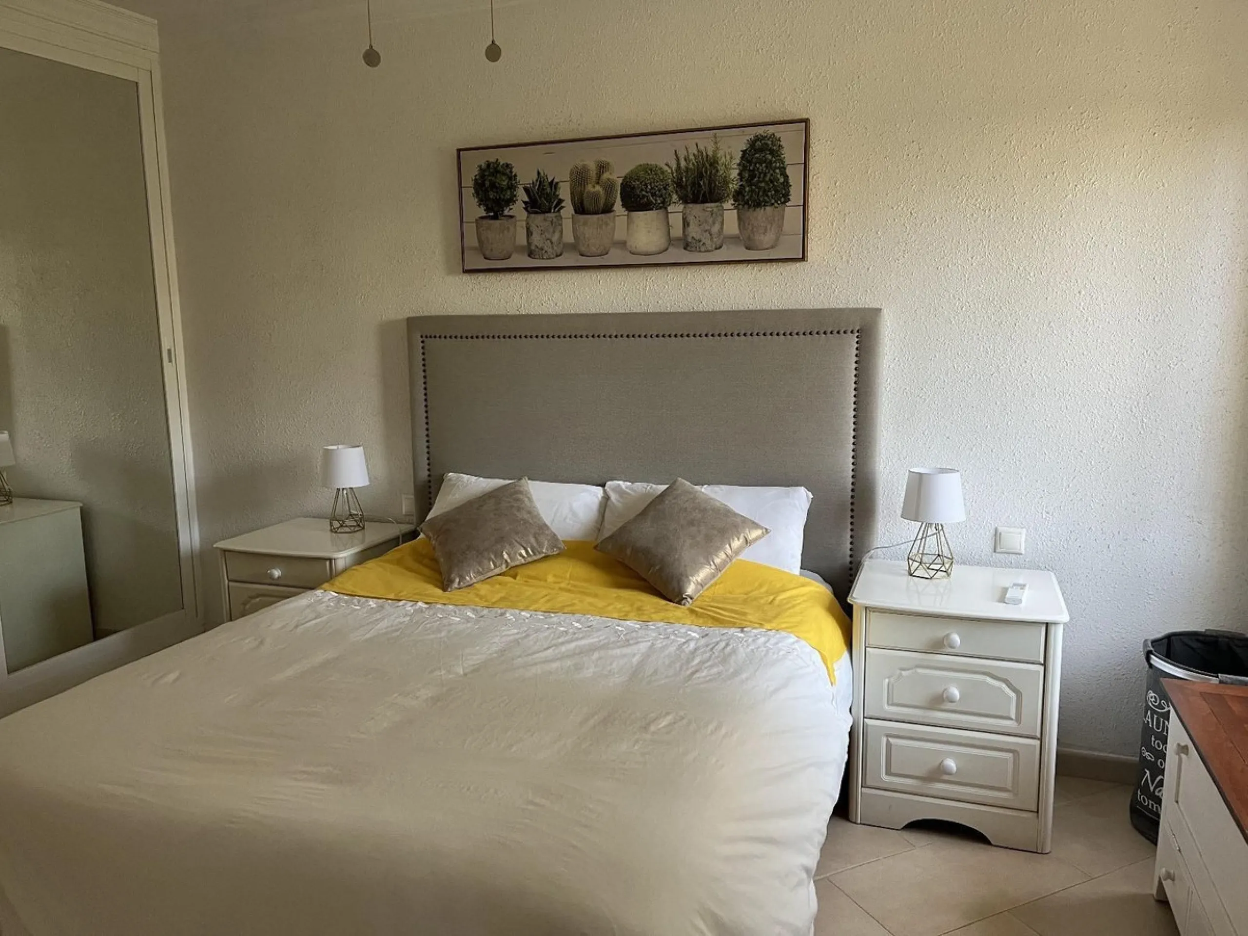 BRIGHT AND SPACIOUS VILLA WITH PRIVATE POOL, GARAGE AND MULTIPLE PARKING – EL CHAPARRAL, MIJAS COSTA