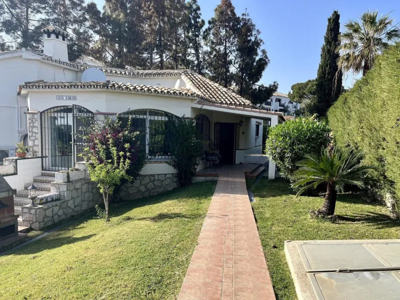 BRIGHT AND SPACIOUS VILLA WITH PRIVATE POOL, GARAGE AND MULTIPLE PARKING – EL CHAPARRAL, MIJAS COSTA