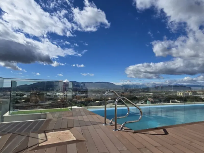 Exclusive penthouse for sale with wrap-around terrace and all-day sunshine in Teatinos (Málaga)