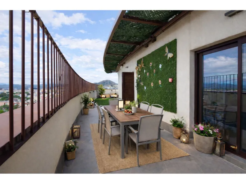 Exclusive penthouse for sale with wrap-around terrace and all-day sunshine in Teatinos (Málaga)