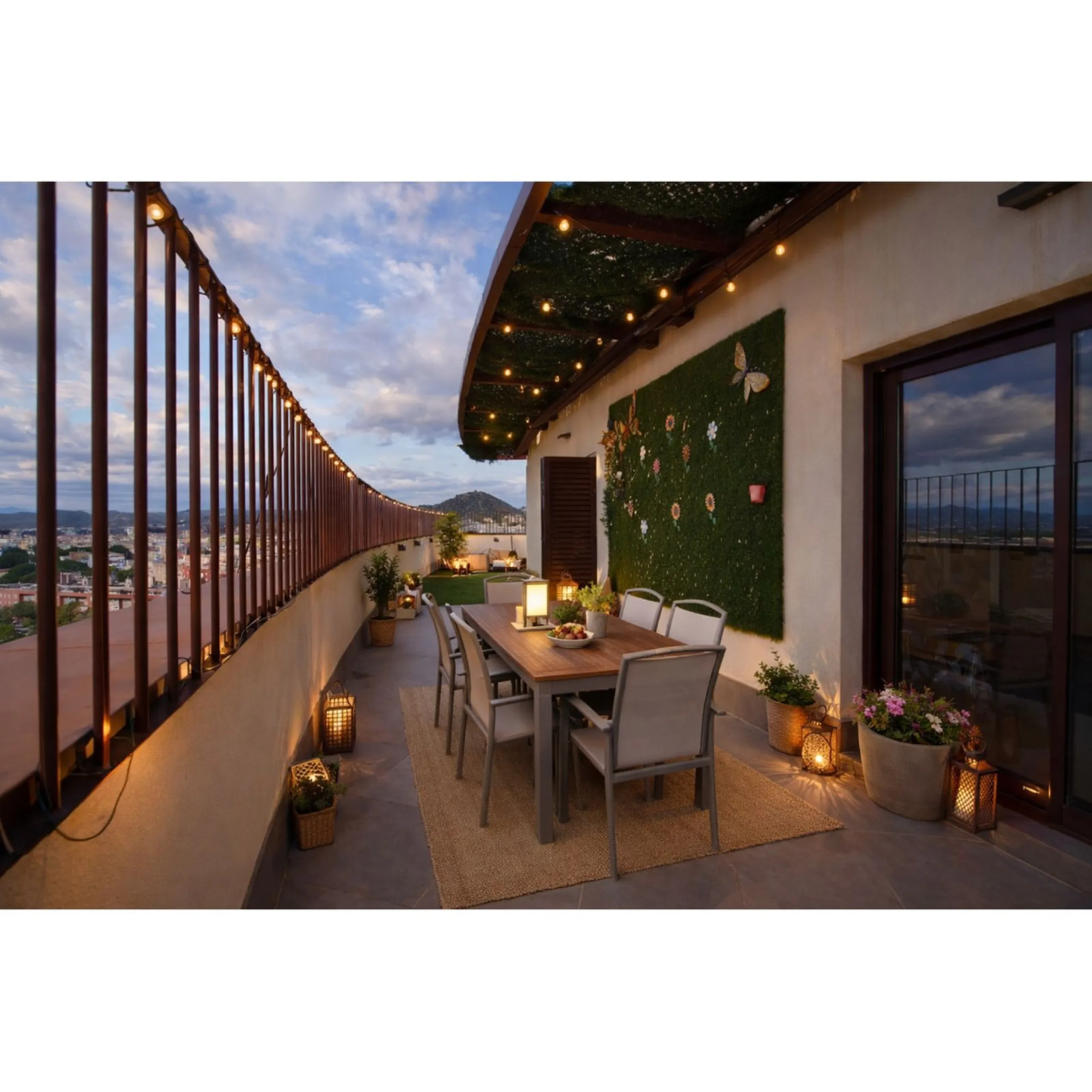 Exclusive penthouse for sale with wrap-around terrace and all-day sunshine in Teatinos (Málaga)