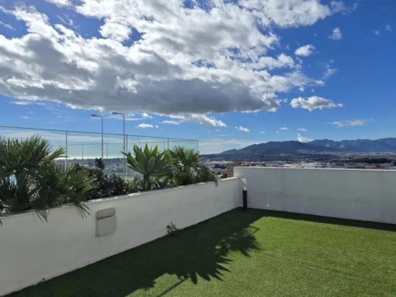 Exclusive penthouse for sale with wrap-around terrace and all-day sunshine in Teatinos (Málaga)