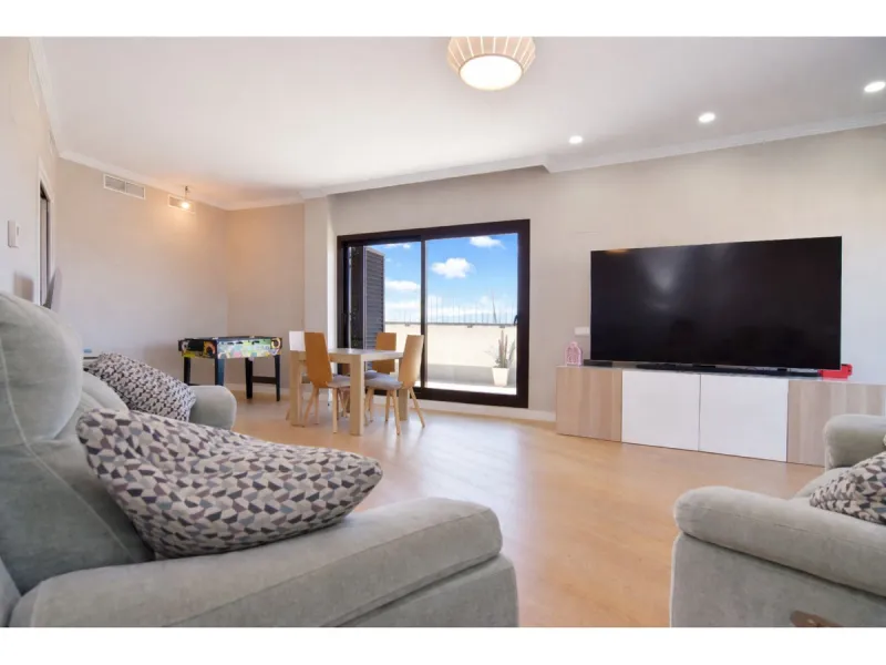 Exclusive penthouse for sale with wrap-around terrace and all-day sunshine in Teatinos (Málaga)
