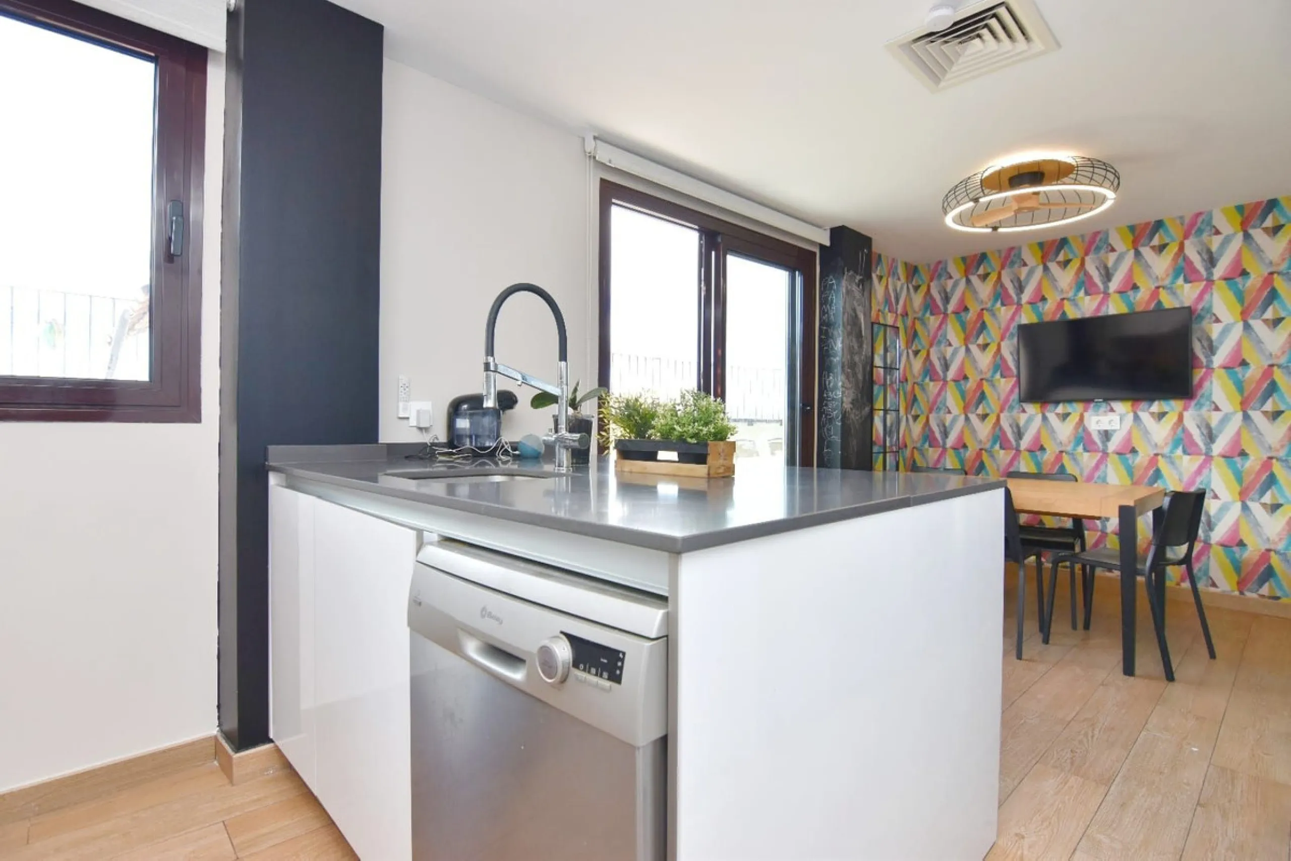 Exclusive penthouse for sale with wrap-around terrace and all-day sunshine in Teatinos (Málaga)