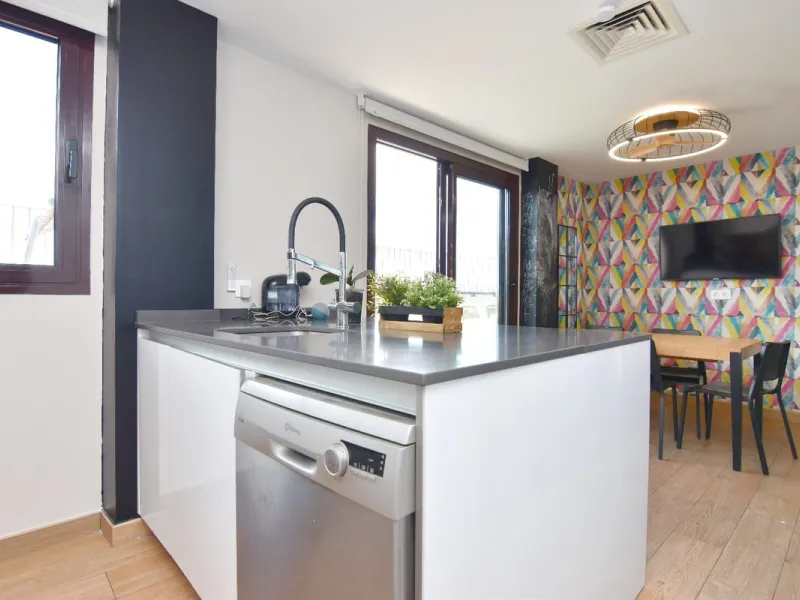 Exclusive penthouse for sale with wrap-around terrace and all-day sunshine in Teatinos (Málaga)