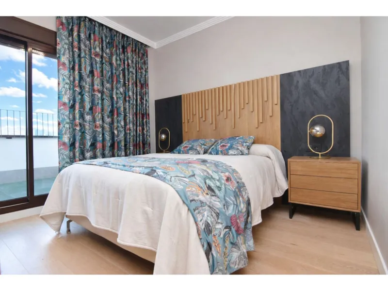 Exclusive penthouse for sale with wrap-around terrace and all-day sunshine in Teatinos (Málaga)