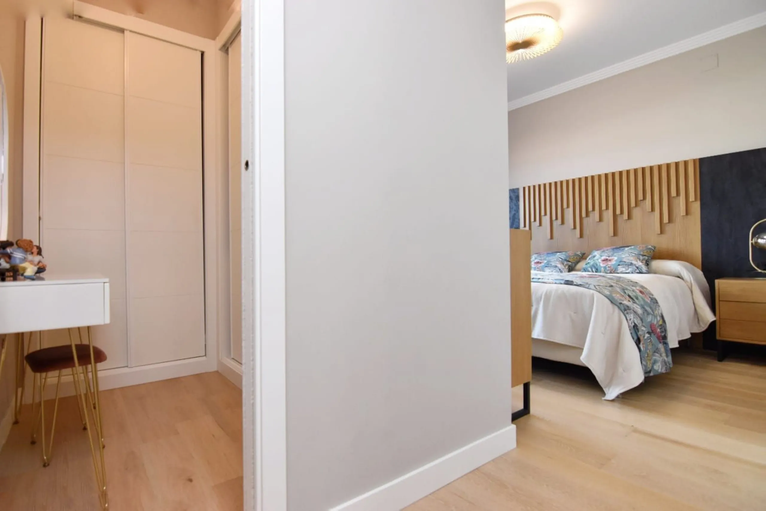 Exclusive penthouse for sale with wrap-around terrace and all-day sunshine in Teatinos (Málaga)