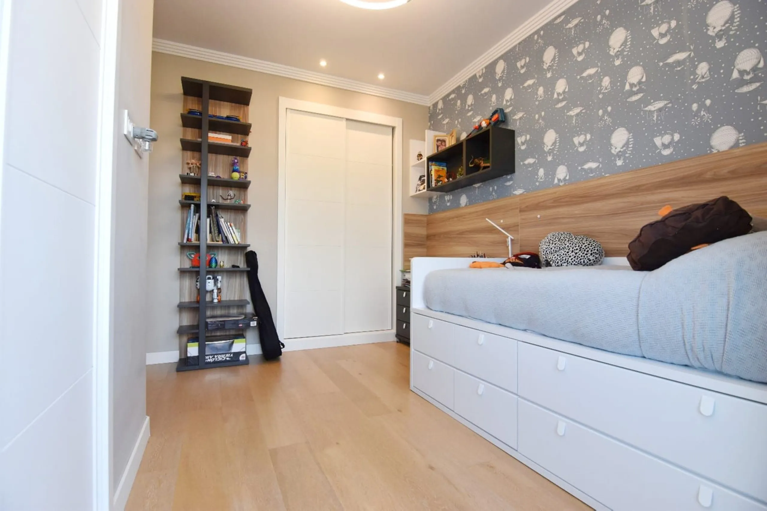 Exclusive penthouse for sale with wrap-around terrace and all-day sunshine in Teatinos (Málaga)