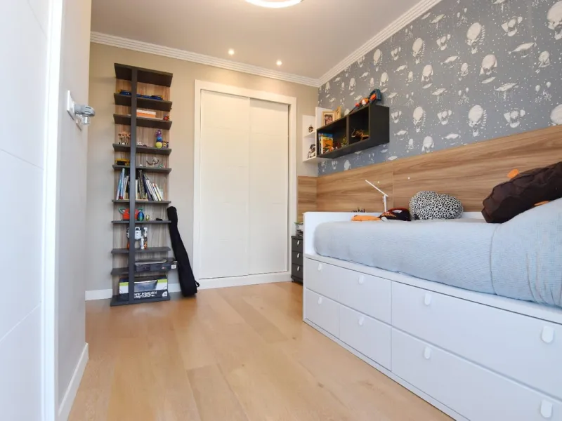 Exclusive penthouse for sale with wrap-around terrace and all-day sunshine in Teatinos (Málaga)