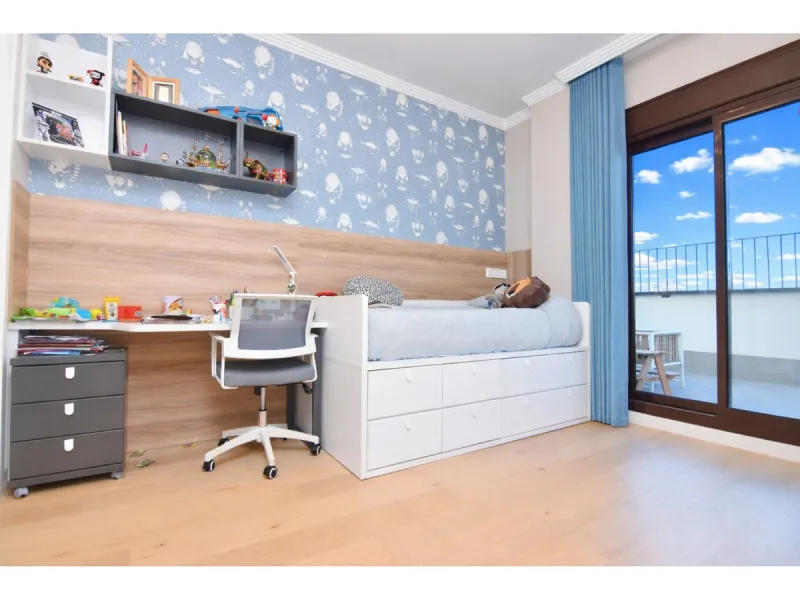 Exclusive penthouse for sale with wrap-around terrace and all-day sunshine in Teatinos (Málaga)