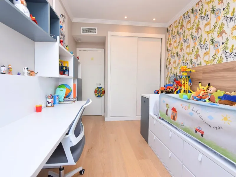 Exclusive penthouse for sale with wrap-around terrace and all-day sunshine in Teatinos (Málaga)